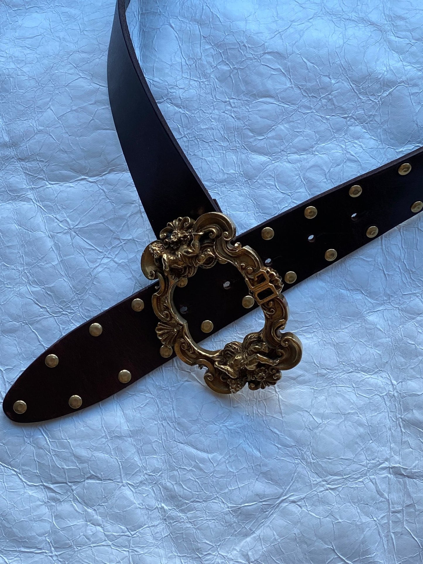 DOLCE & GABBANA RENAISSANCE BUCKLE STUDDED LEATHER BELT. (85 / 34) - SEVENUES.