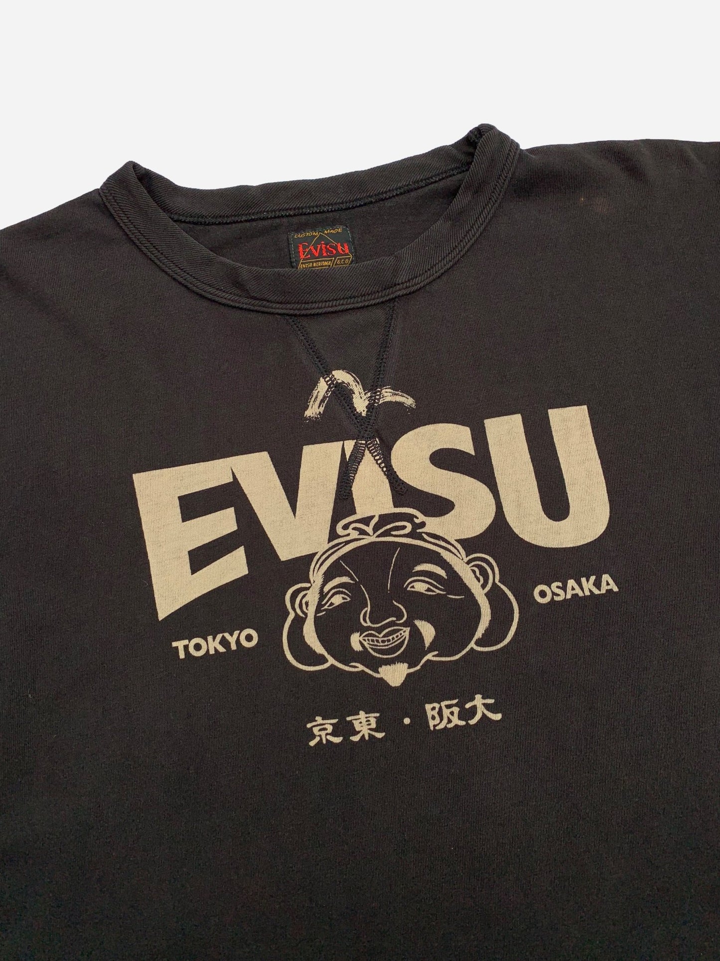 EVISU HERITAGE SINGLE STITCH LOGO T - SHIRT. (L) - SEVENUES.