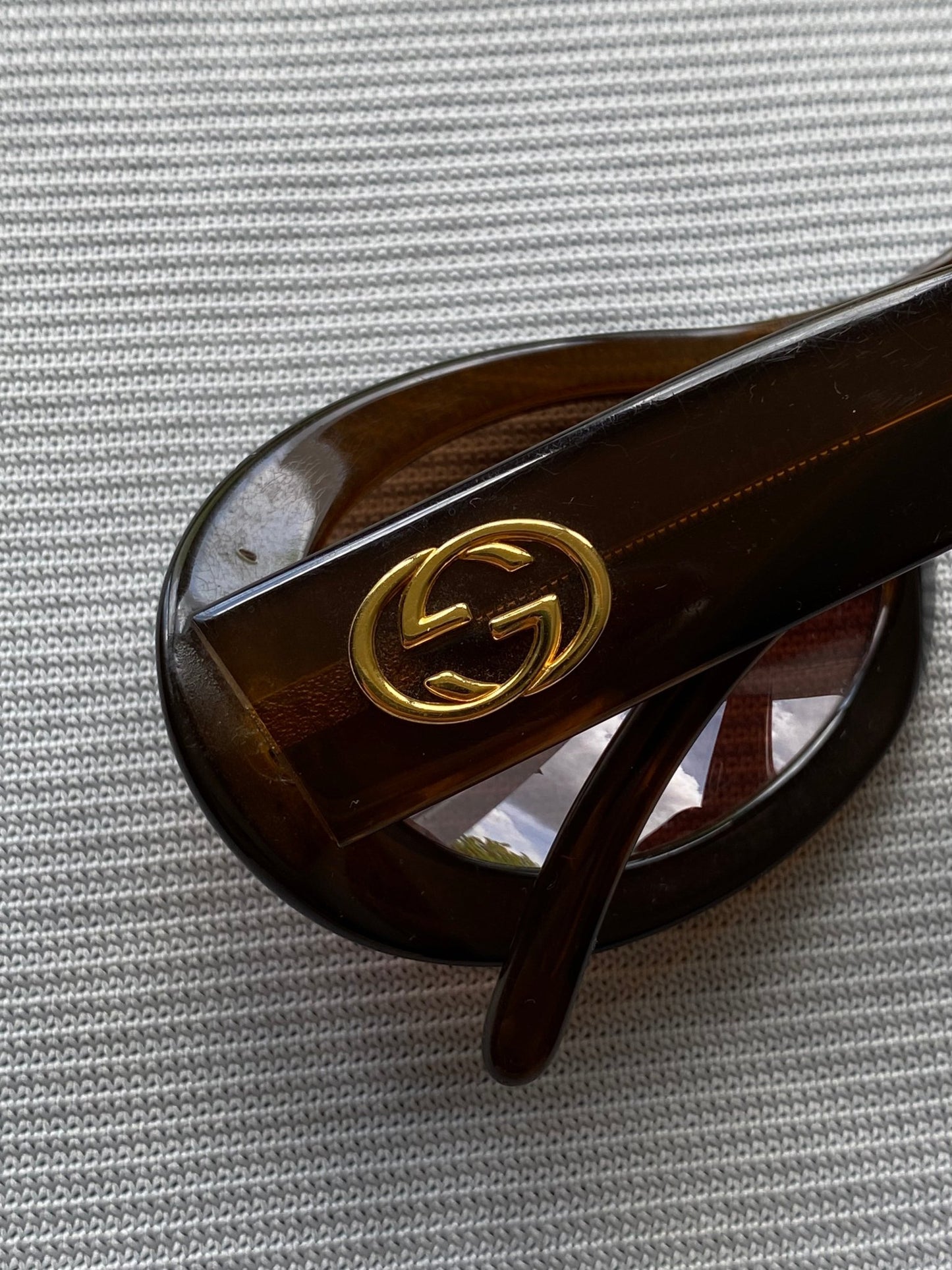 GUCCI 1990's 'GG' OVAL SUNGLASSES. - SEVENUES.