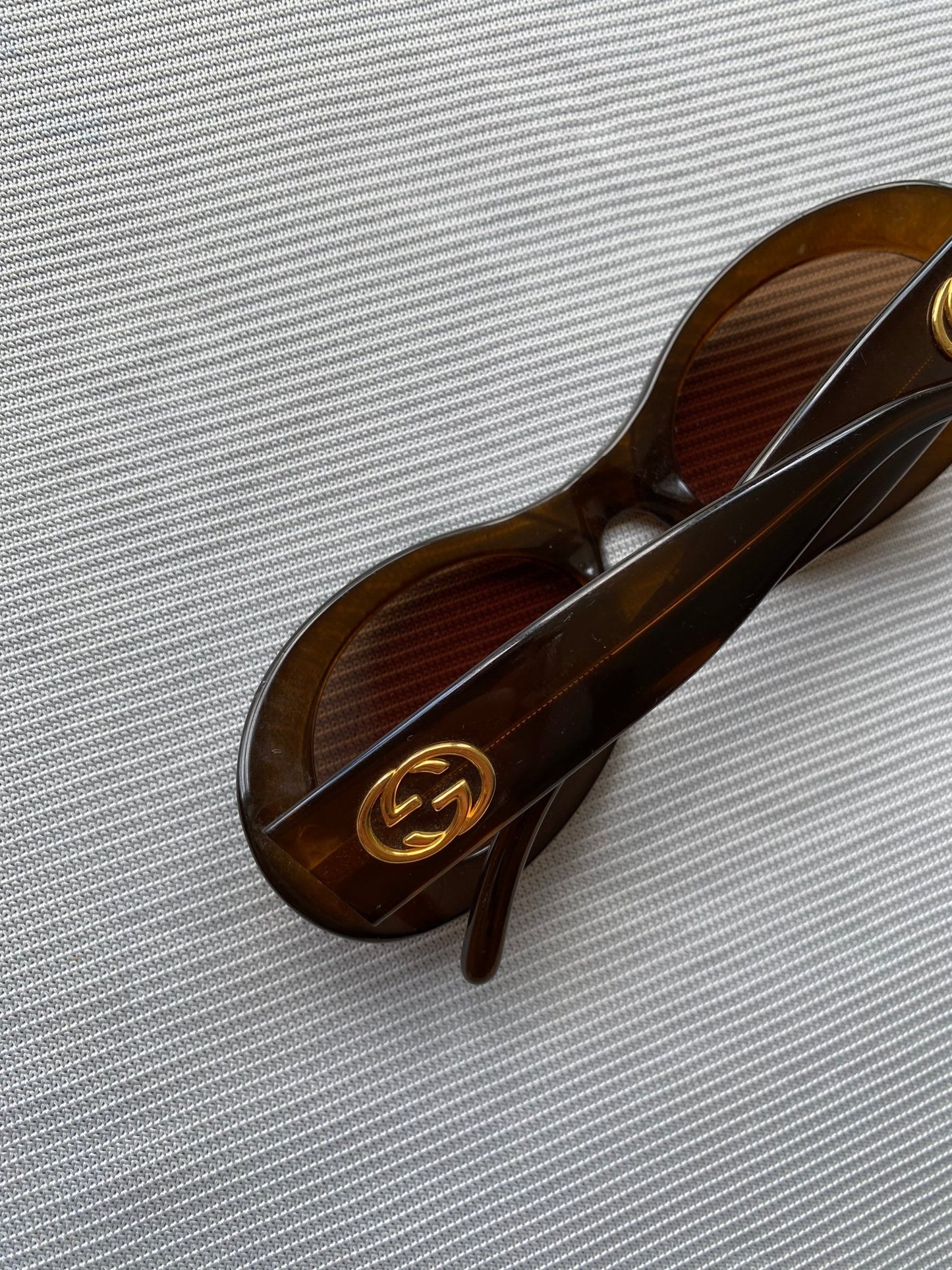 GUCCI 1990's 'GG' OVAL SUNGLASSES. - SEVENUES.