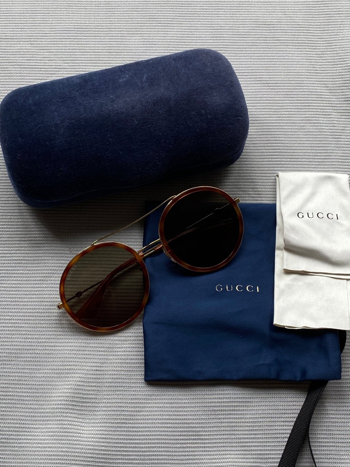 GUCCI ROUND DOUBLE BRIDGE 'BEE' SUNGLASSES. - SEVENUES.