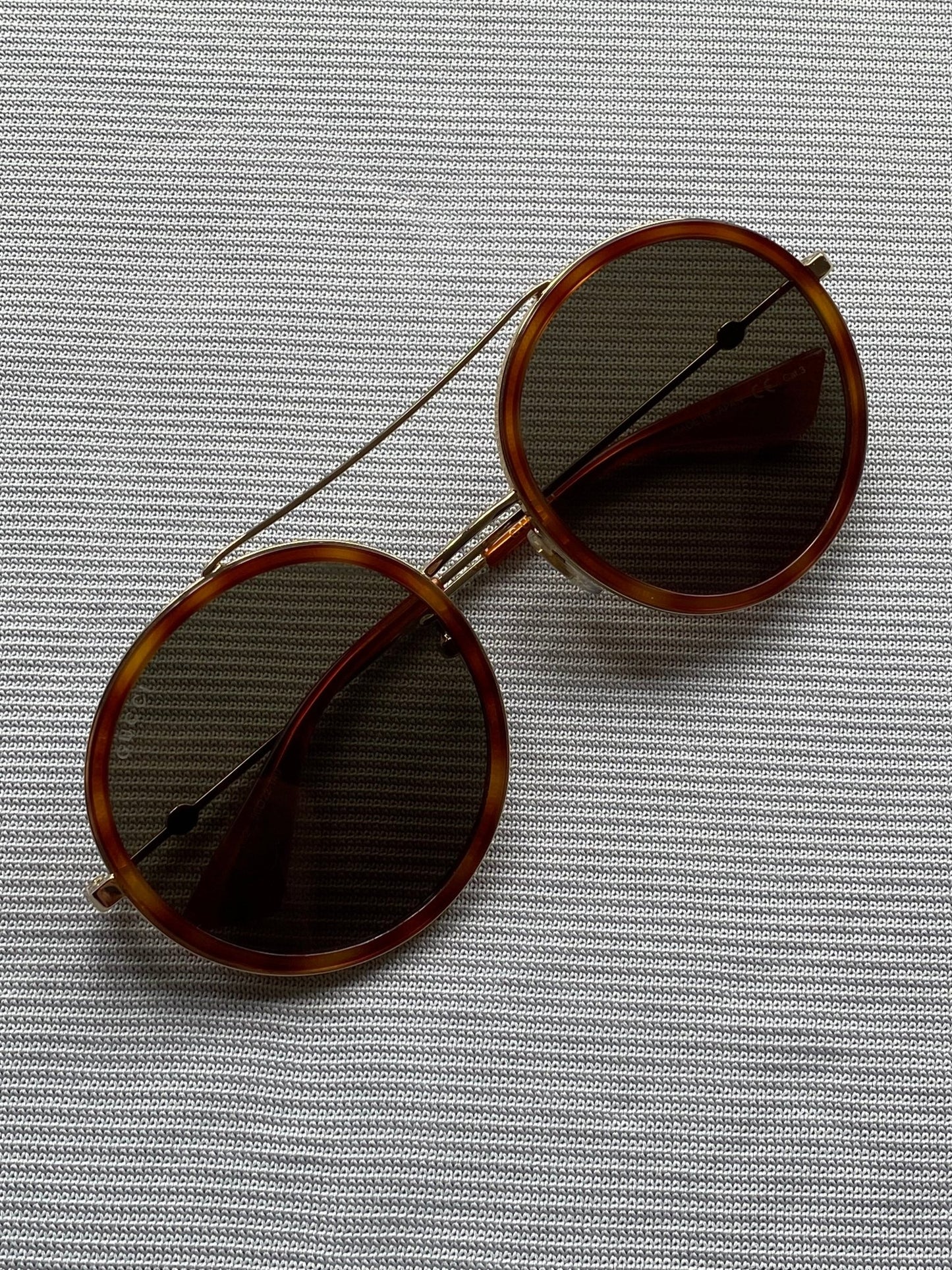 GUCCI ROUND DOUBLE BRIDGE 'BEE' SUNGLASSES. - SEVENUES.