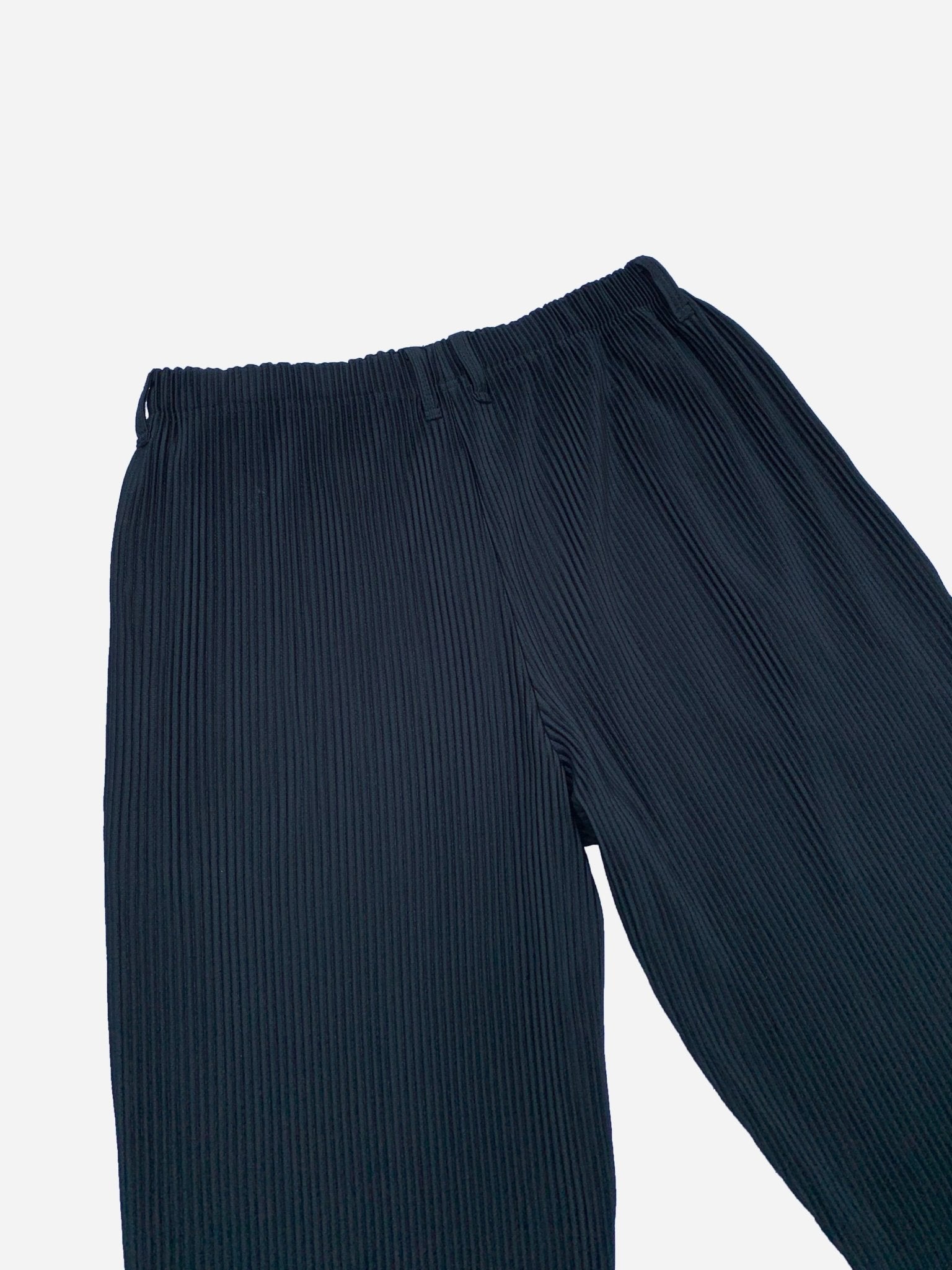 ISSEY MIYAKE HOMME PLISSÉ JF150 PLEATED PANTS. (4) - SEVENUES.