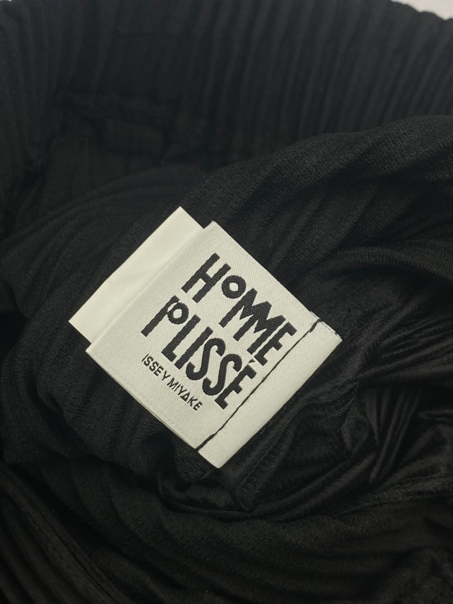 ISSEY MIYAKE HOMME PLISSÉ TAILORED PLEATS PANTS. (3 / L) - SEVENUES.