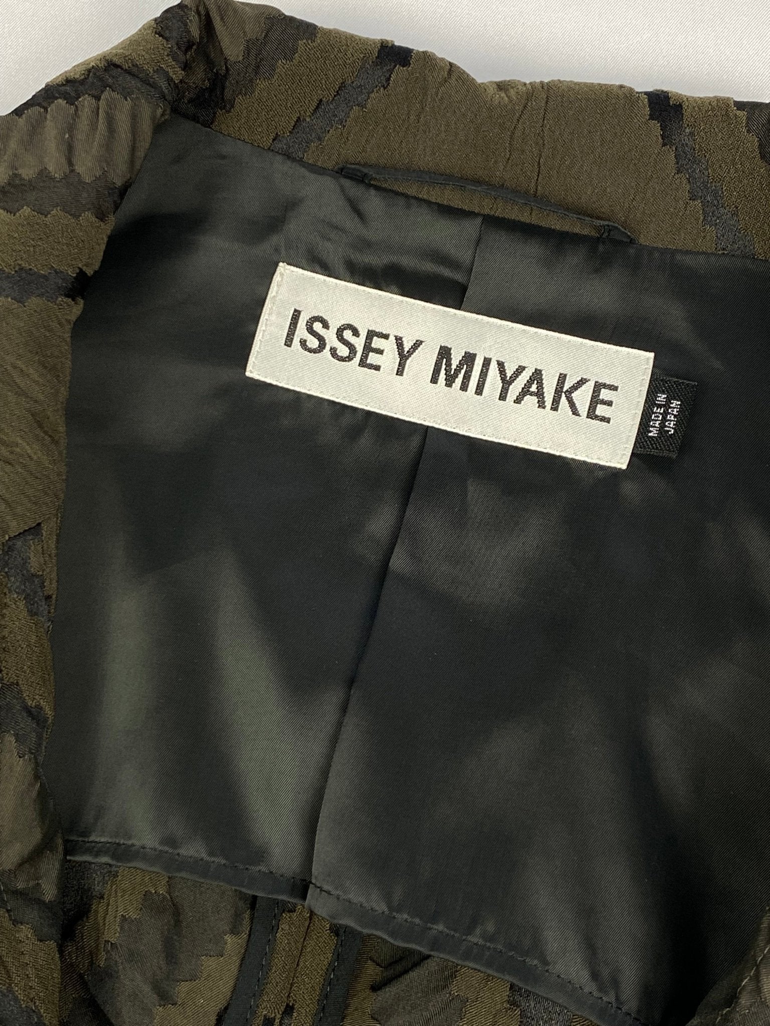 ISSEY MIYAKE PANNELED BLAZER JACKET. (4 / L) - SEVENUES.