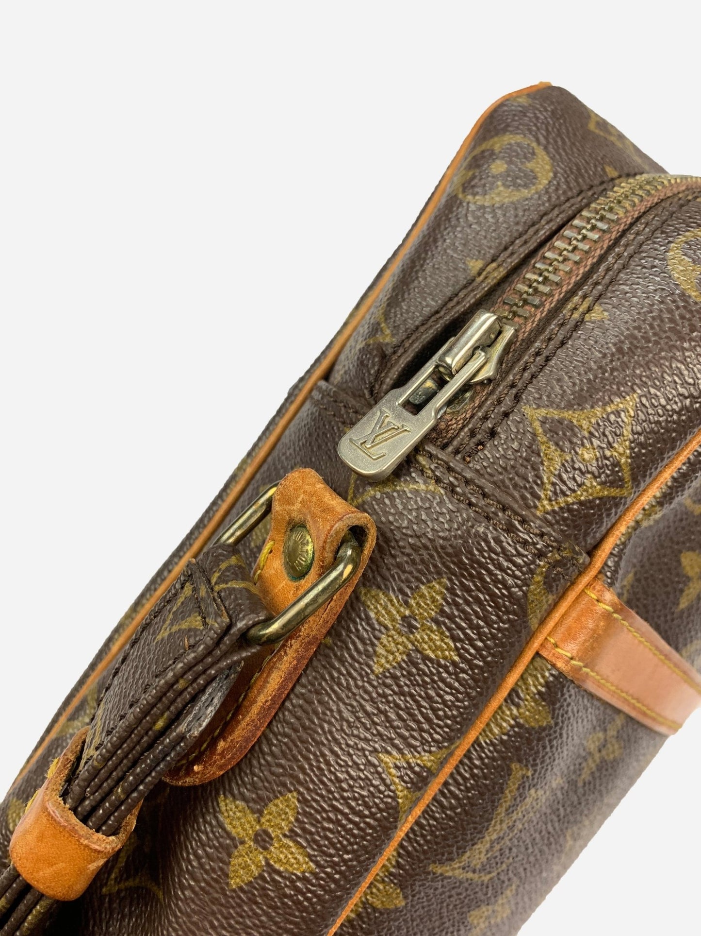 LOUIS VUITTON DANUBE MM SHOULDER BAG. - SEVENUES.