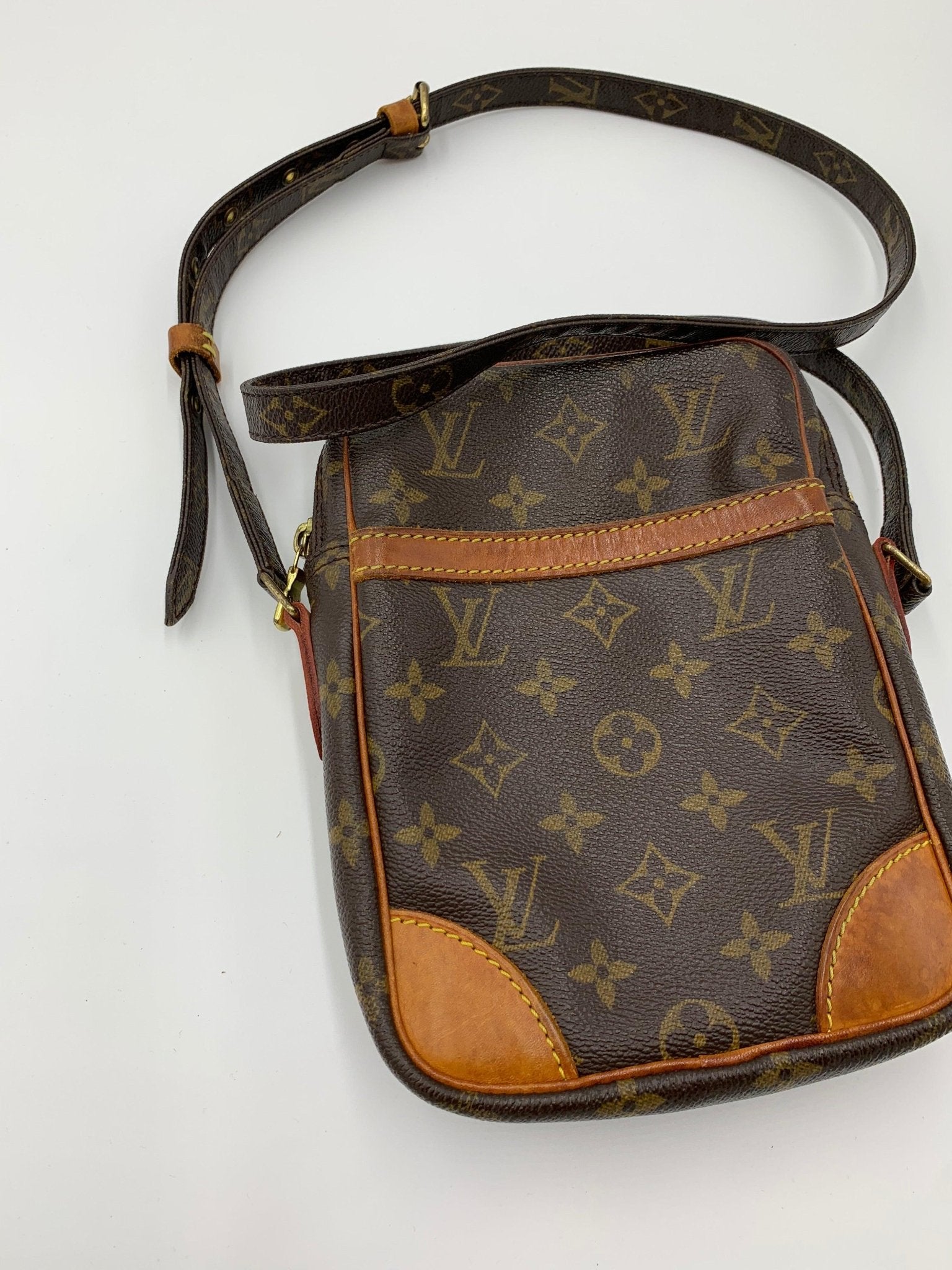 LOUIS VUITTON DANUBE SHOULDER BAG. - SEVENUES.