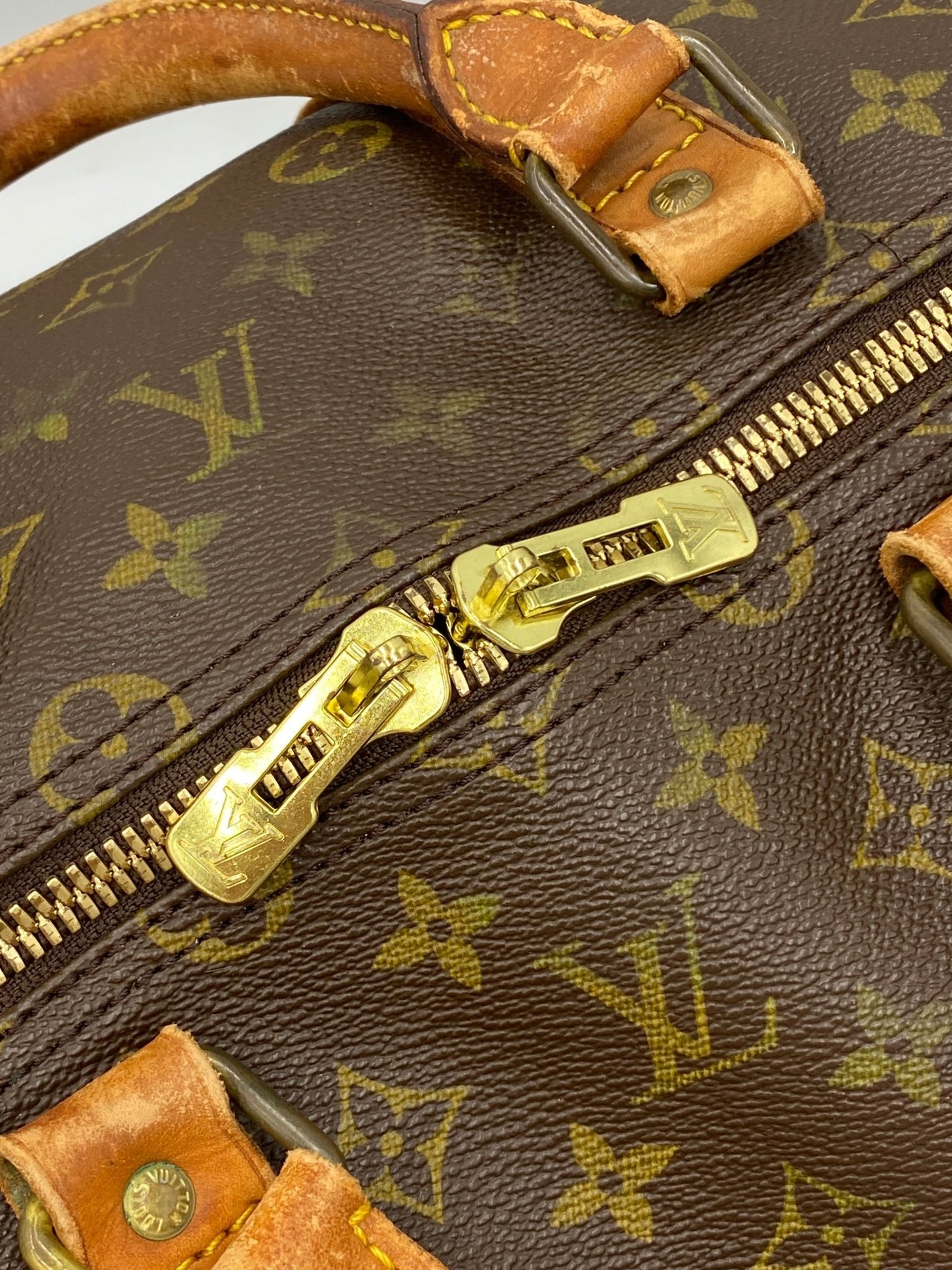 LOUIS VUITTON KEEPALL 55 MONOGRAM WEEKENDER BAG. - SEVENUES.