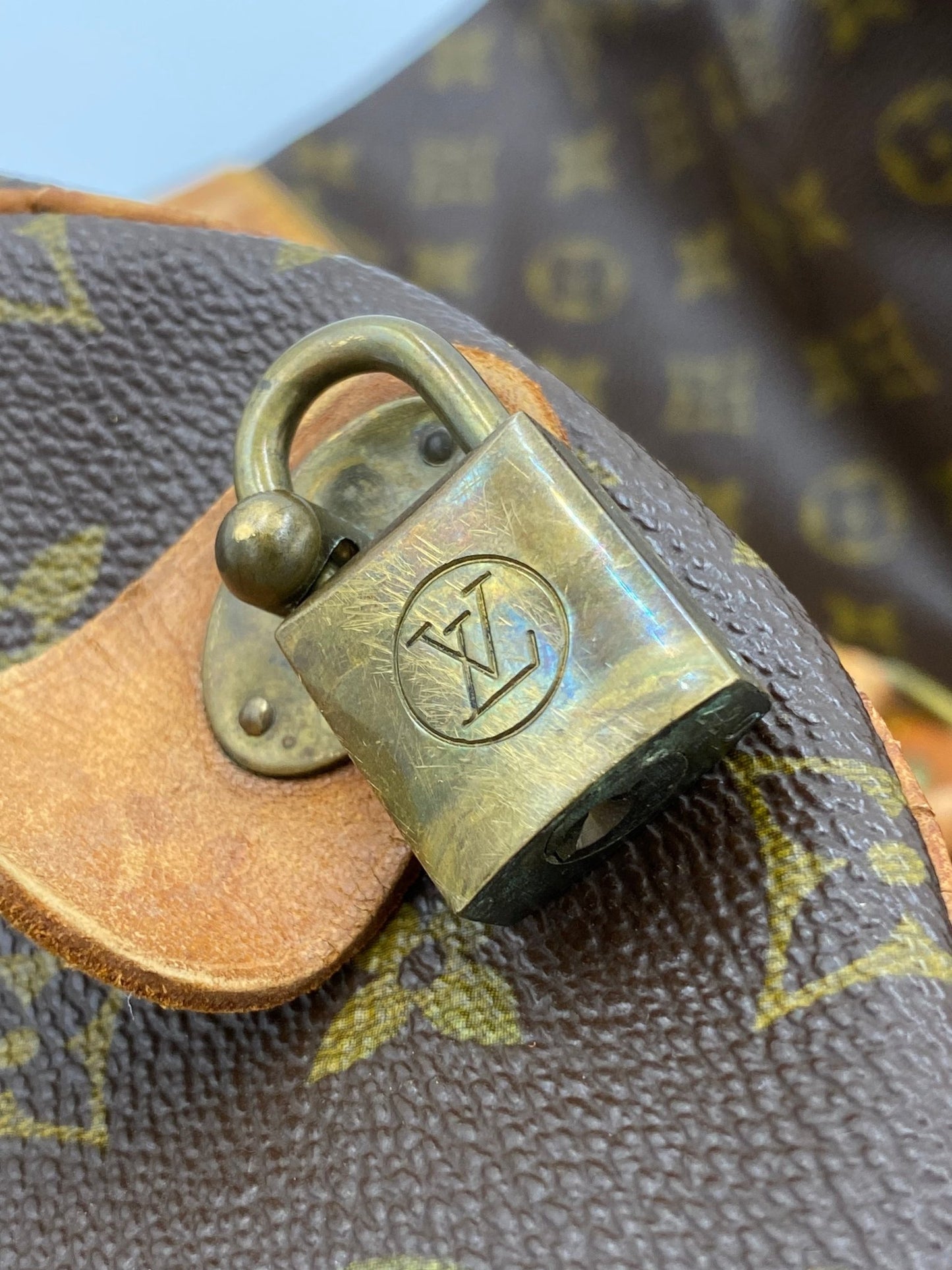 LOUIS VUITTON KEEPALL 55 MONOGRAM WEEKENDER BAG. - SEVENUES.