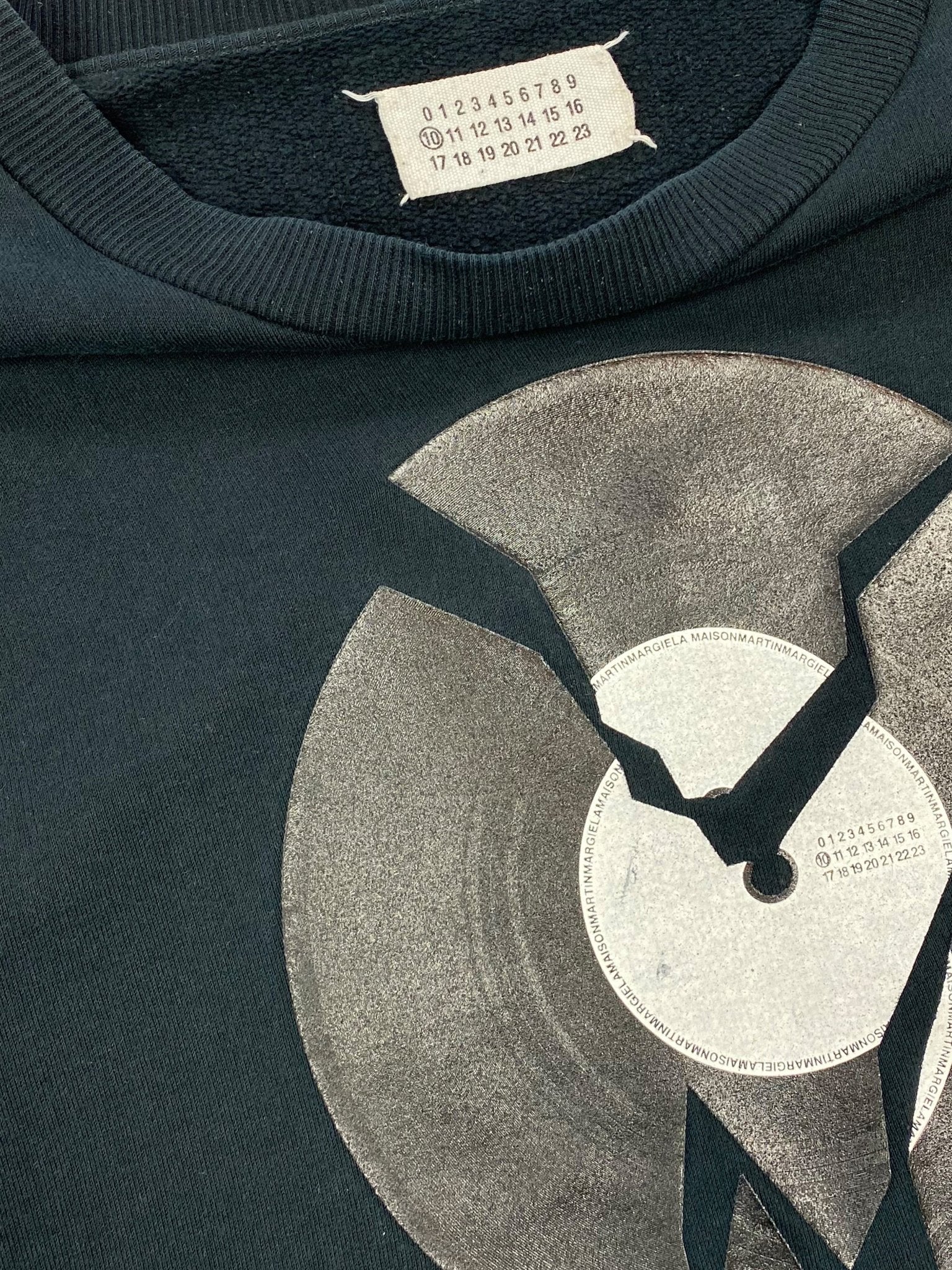 MAISON MARTIN MARGIELA 'BROKEN VINYL' CREWNECK SWEATSHIRT. (L) - SEVENUES.