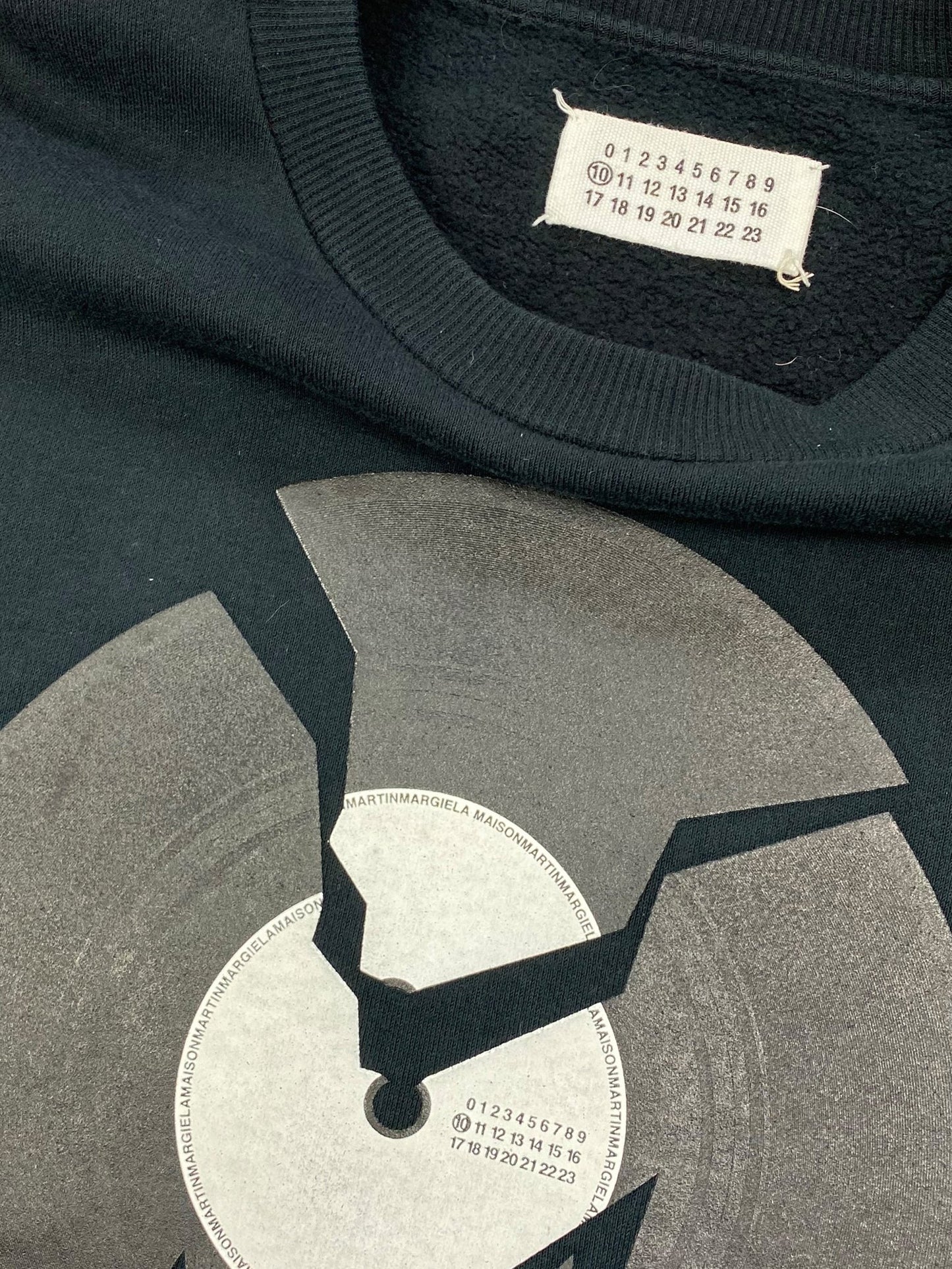 MAISON MARTIN MARGIELA BROKEN VINYL RECORD CREWNECK SWEATSHIRT. (M) - SEVENUES.