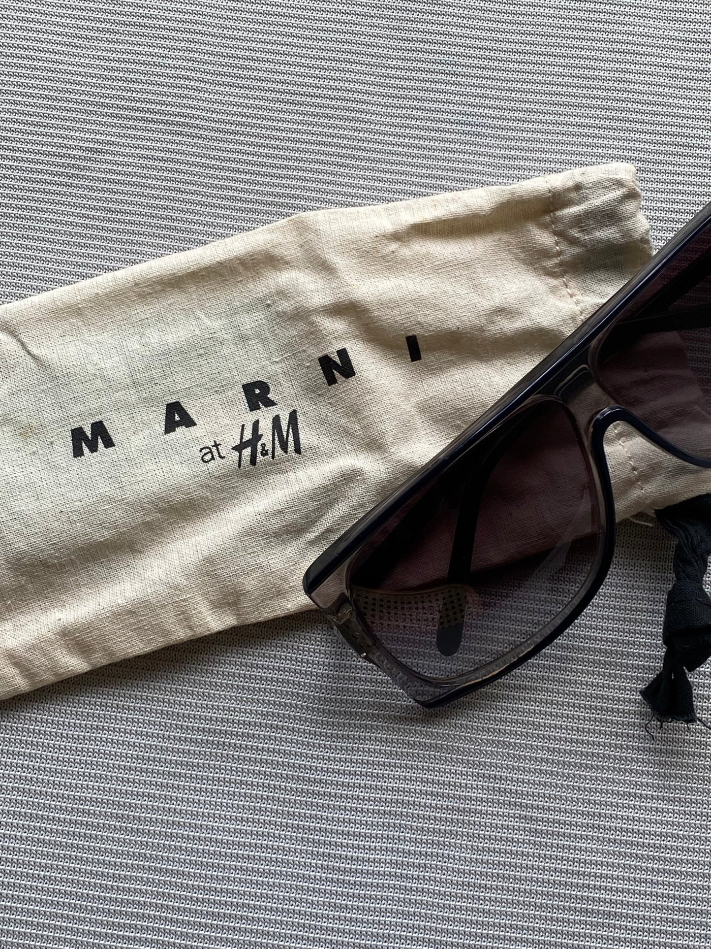 MARNI FOR H&M OVERSIZED SUNGLASSES. - SEVENUES.