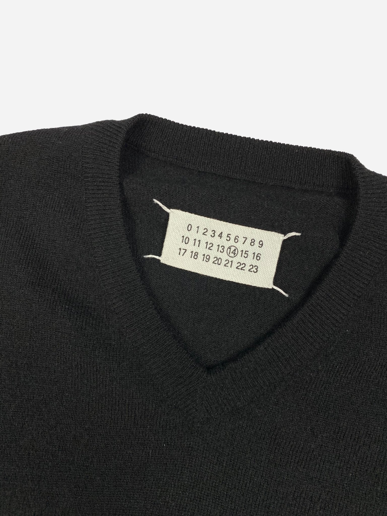 MARTIN MARGIELA V-NECK ELBOW PATCH KNITWEAR JUMPER. (S)