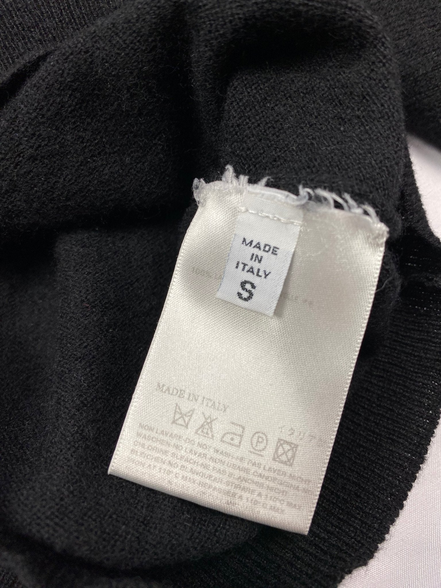 MARTIN MARGIELA V - NECK ELBOW PATCH KNITWEAR JUMPER. (S) - SEVENUES.