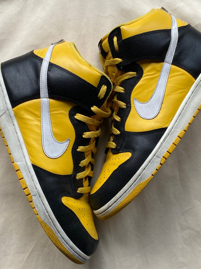 NIKE DUNK HIGH 'WHITE VARSITY MAIZE' 2011 EDITION. (47,5) - SEVENUES.