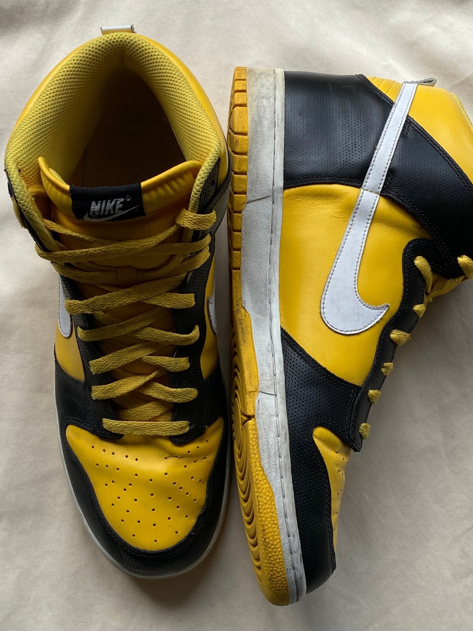 NIKE DUNK HIGH 'WHITE VARSITY MAIZE' 2011 EDITION. (47,5) - SEVENUES.