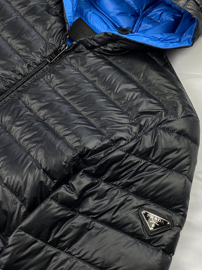 PRADA MILANO F/W 2019 LOGO-PLAQUE DOWN JACKET. (48 / M)