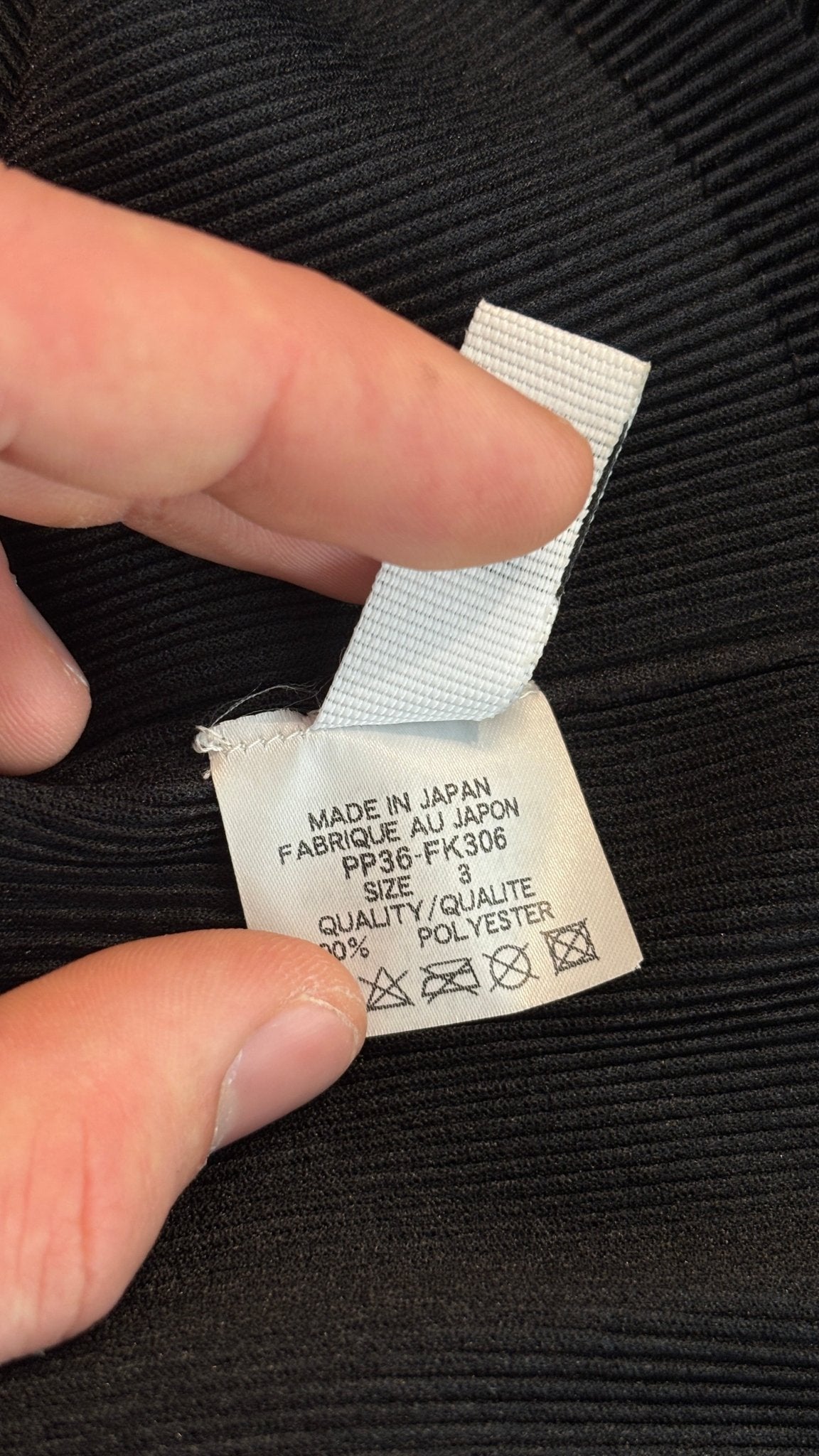PLEATS PLEASE LONGSLEEVE MOCKNECK. (2 / S) - SEVENUES.