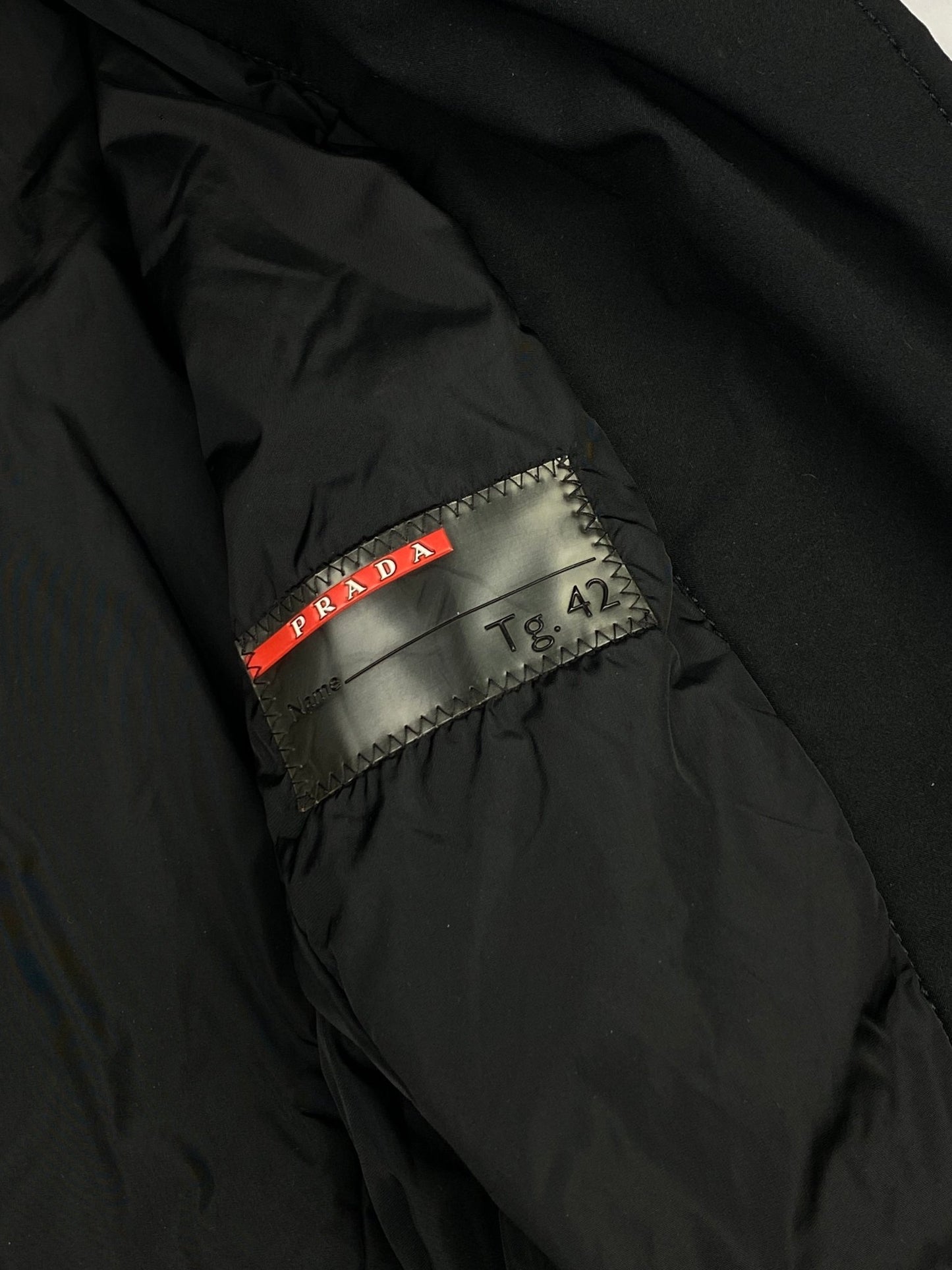 PRADA LINEA ROSSA F/W 2002 BELTED GORE - TEX JACKET. (42 / M) - SEVENUES.