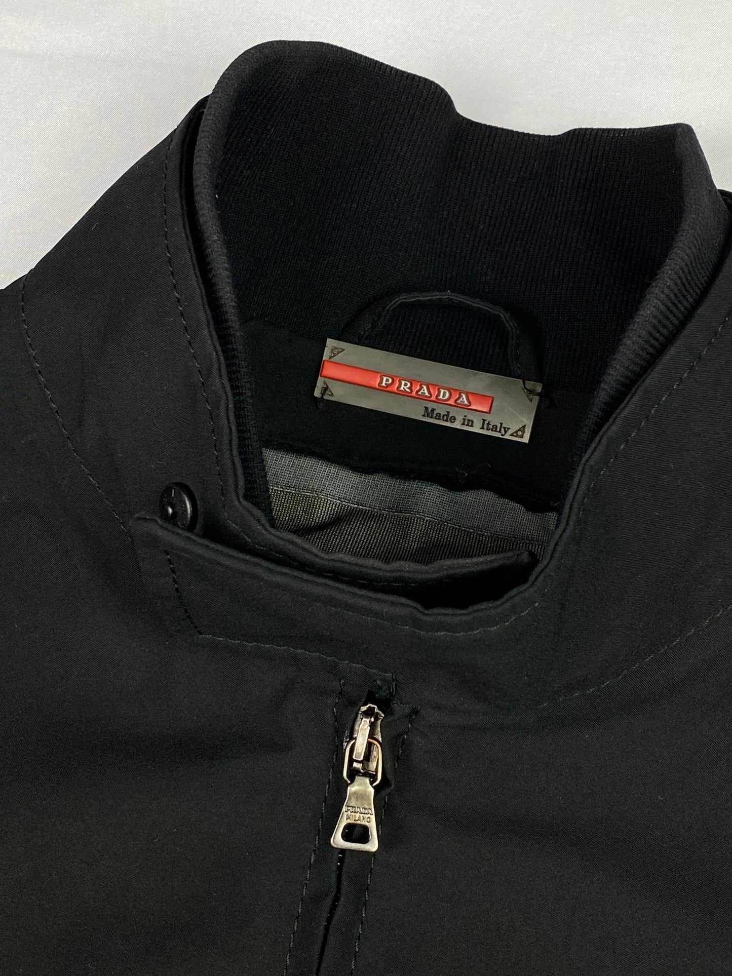 PRADA LINEA ROSSA F/W 2003 GORE - TEX SHELL JACKET. (48 / M) - SEVENUES.