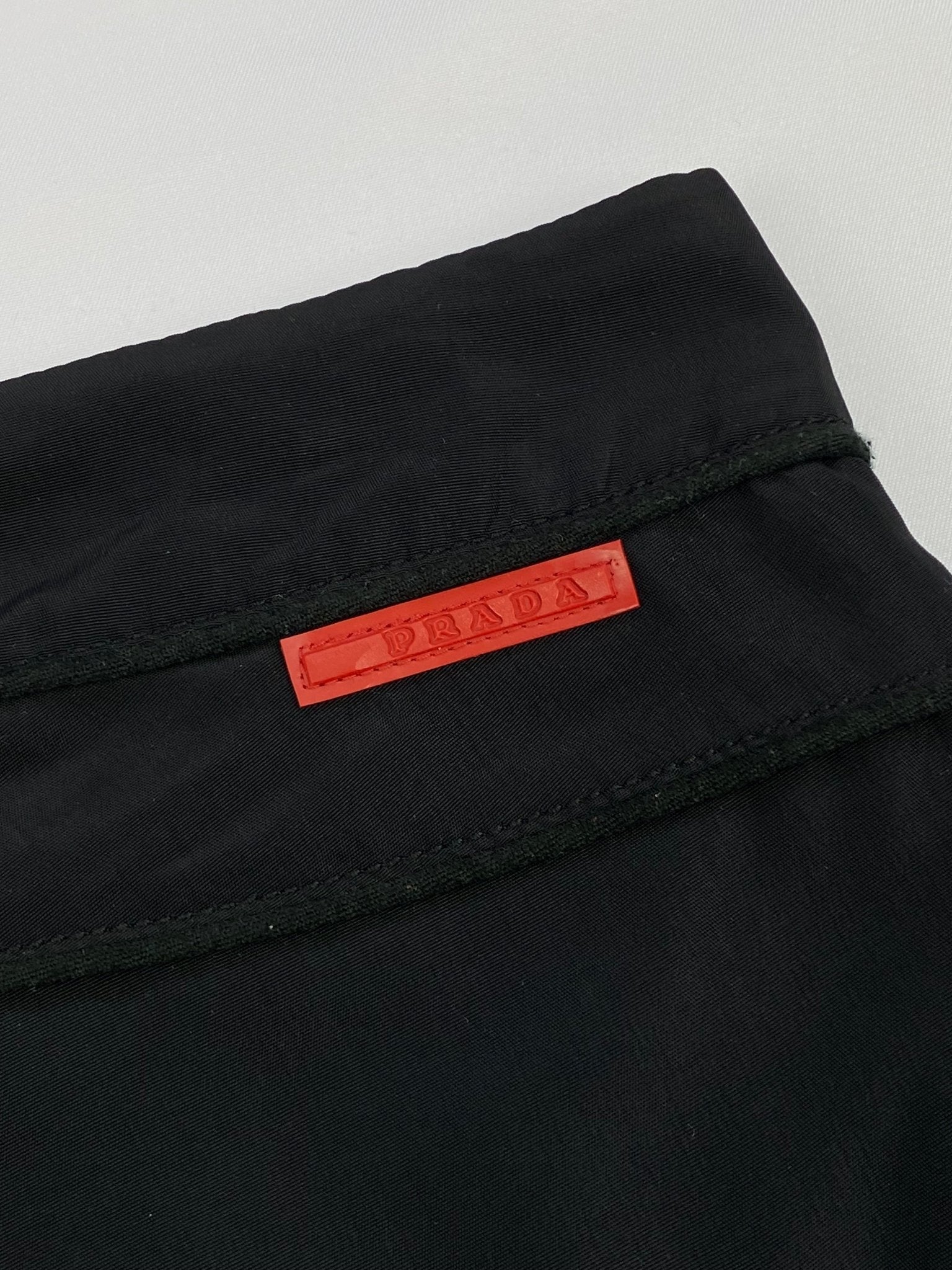 PRADA LINEA ROSSA S/S 2008 NYLON CARGO SHORTS. (52 / L) - SEVENUES.