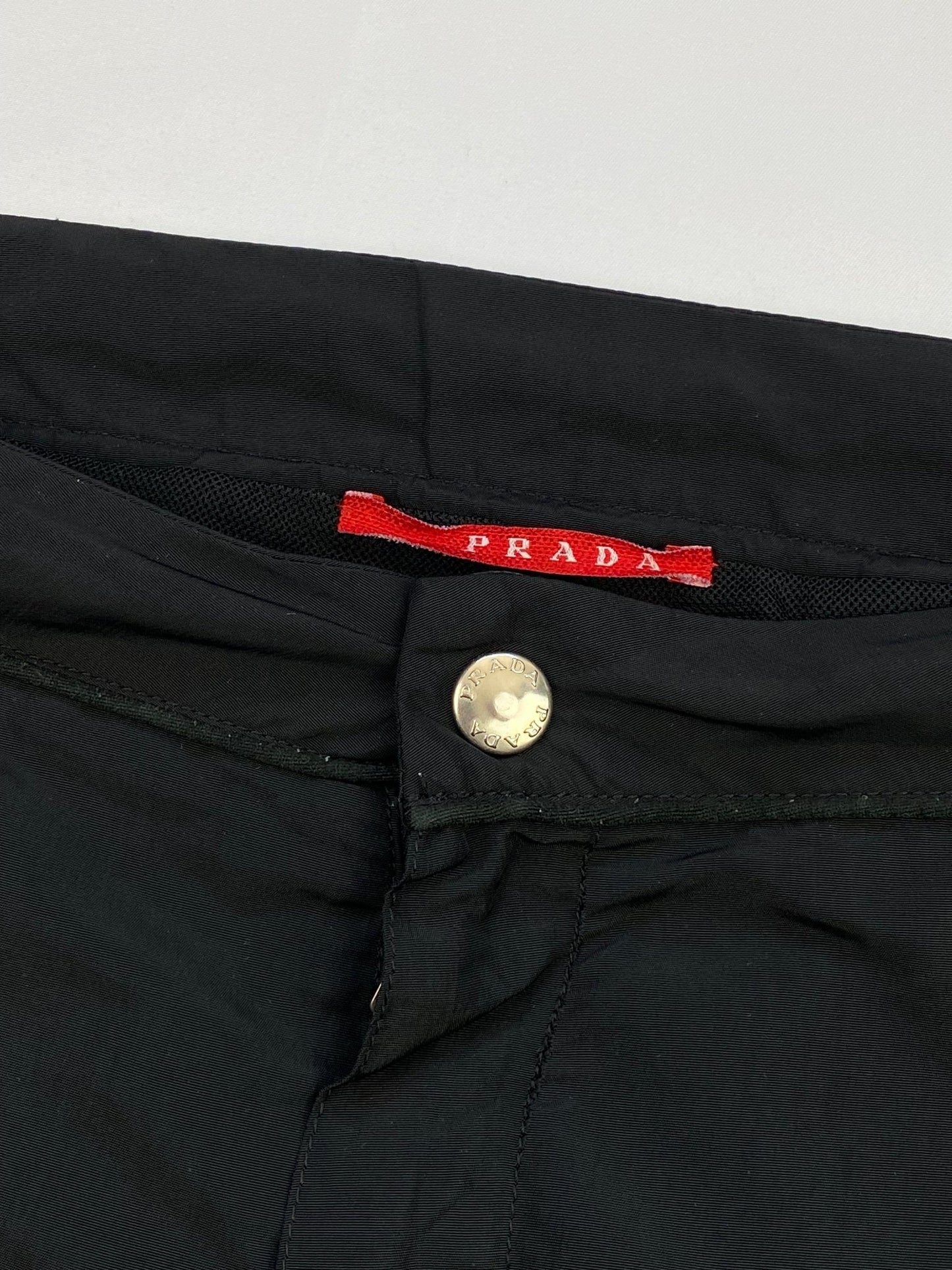 PRADA LINEA ROSSA S/S 2008 NYLON CARGO SHORTS. (52 / L) - SEVENUES.