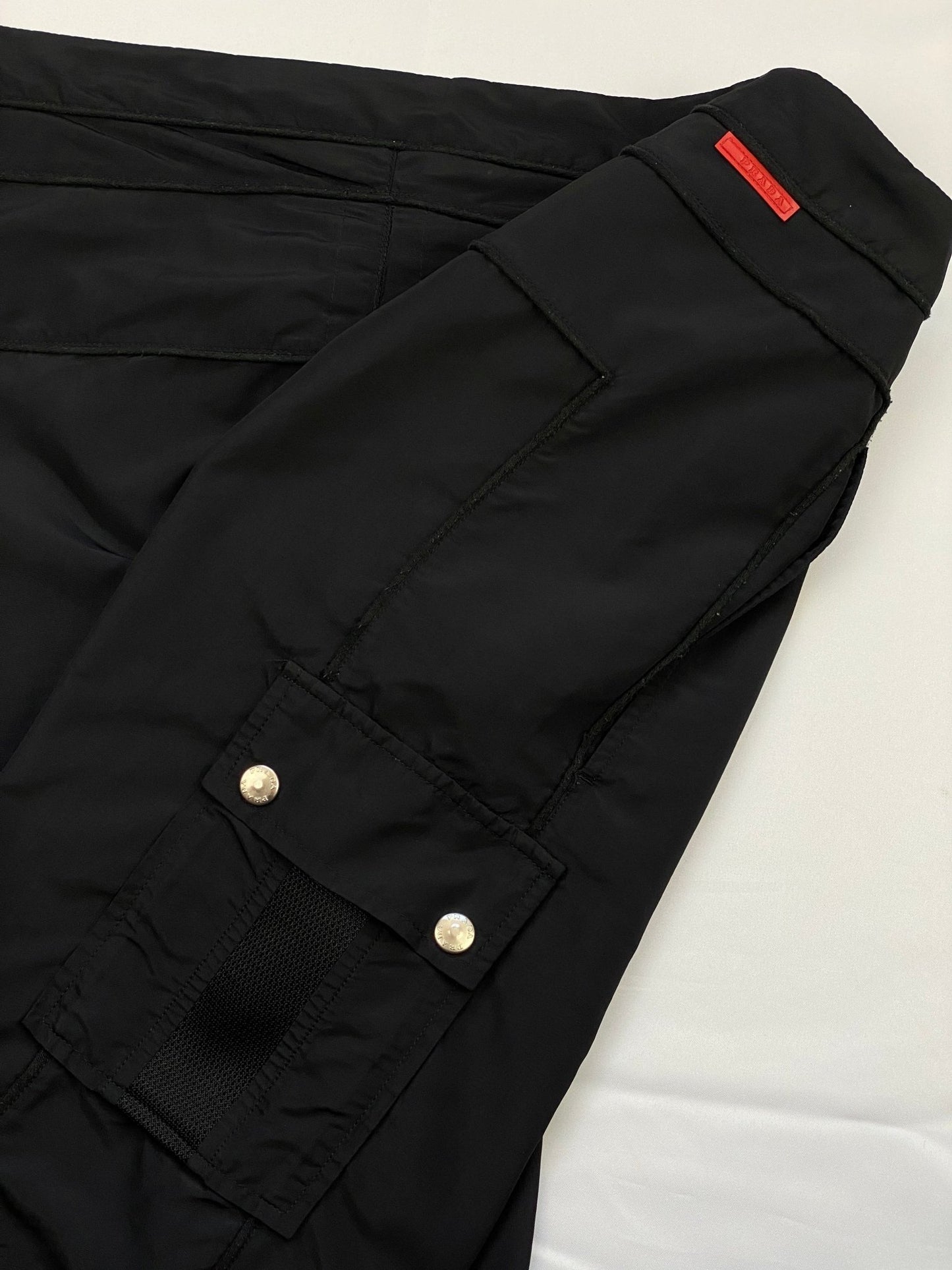 PRADA LINEA ROSSA S/S 2008 NYLON CARGO SHORTS. (52 / L) - SEVENUES.