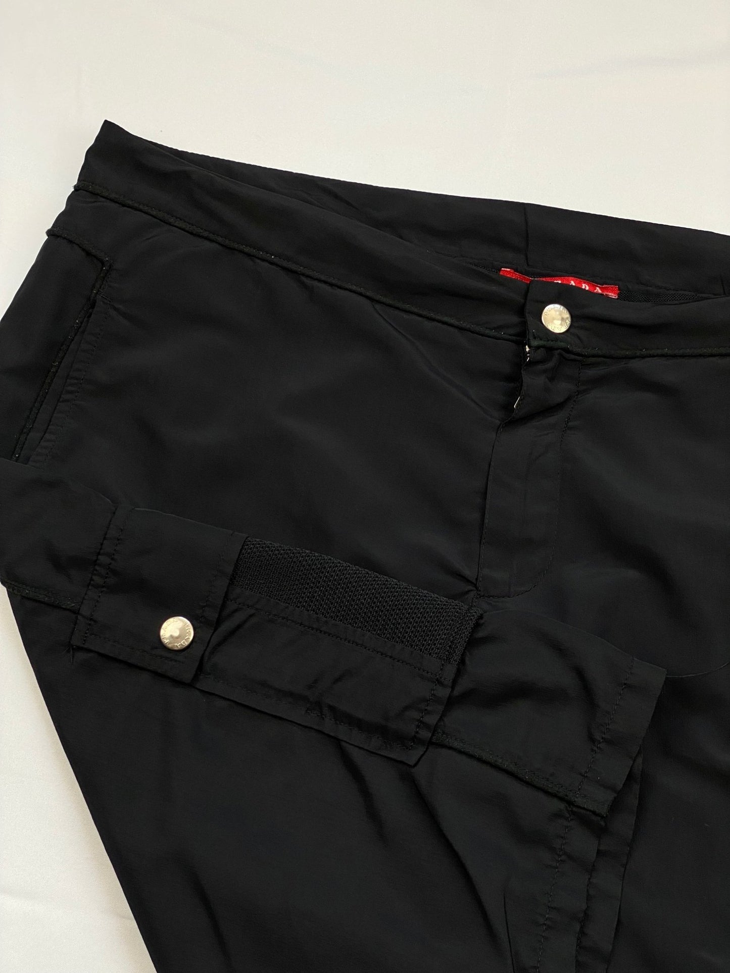 PRADA LINEA ROSSA S/S 2008 NYLON CARGO SHORTS. (52 / L) - SEVENUES.