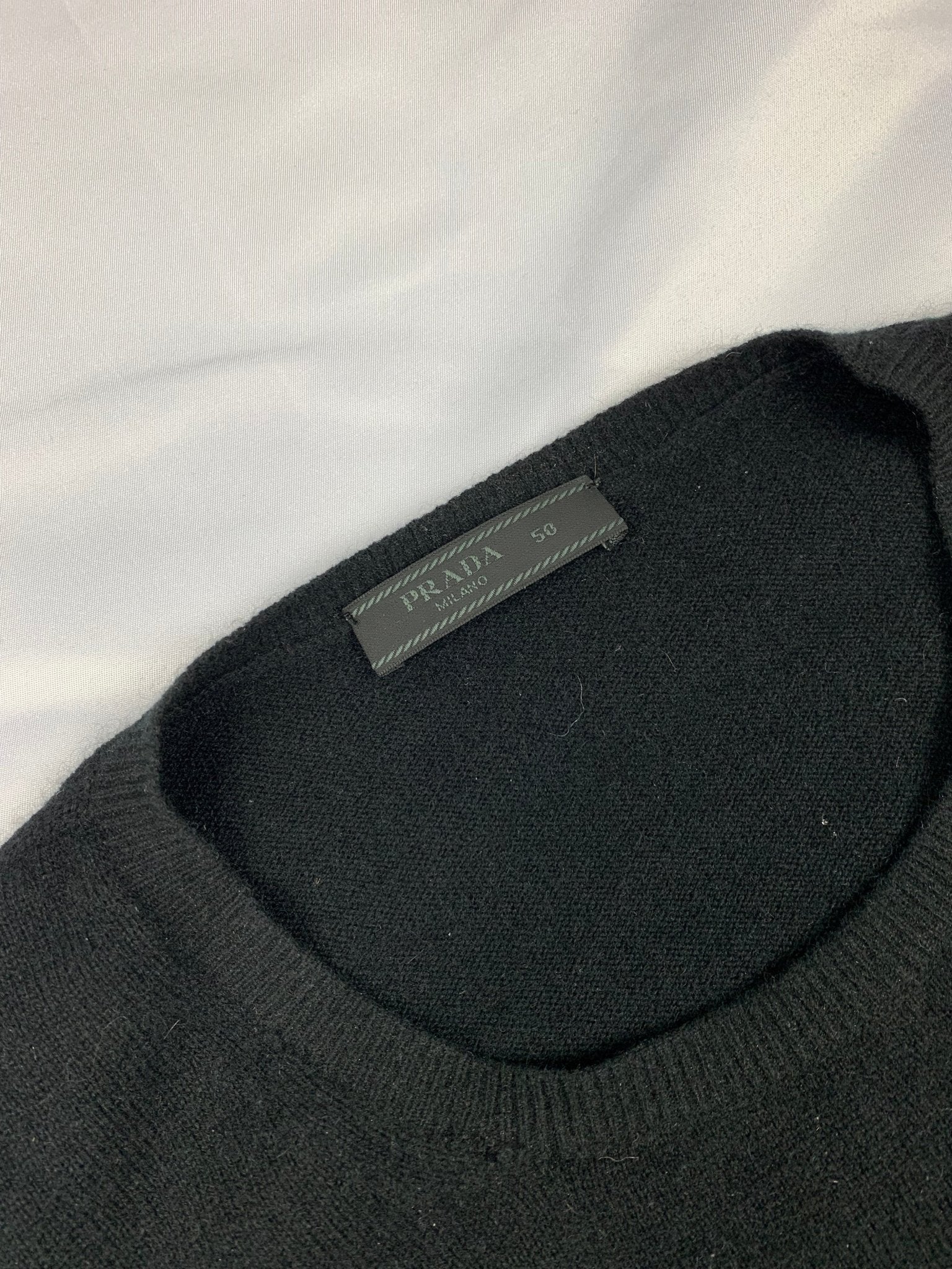 PRADA MILANO 100% CASHMERE KNIT SWEATSHIRT. (50 / M) - SEVENUES.