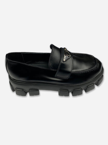 PRADA MILANO BRUSHED LEATHER MONOLITH LOAFERS. (44) - SEVENUES.