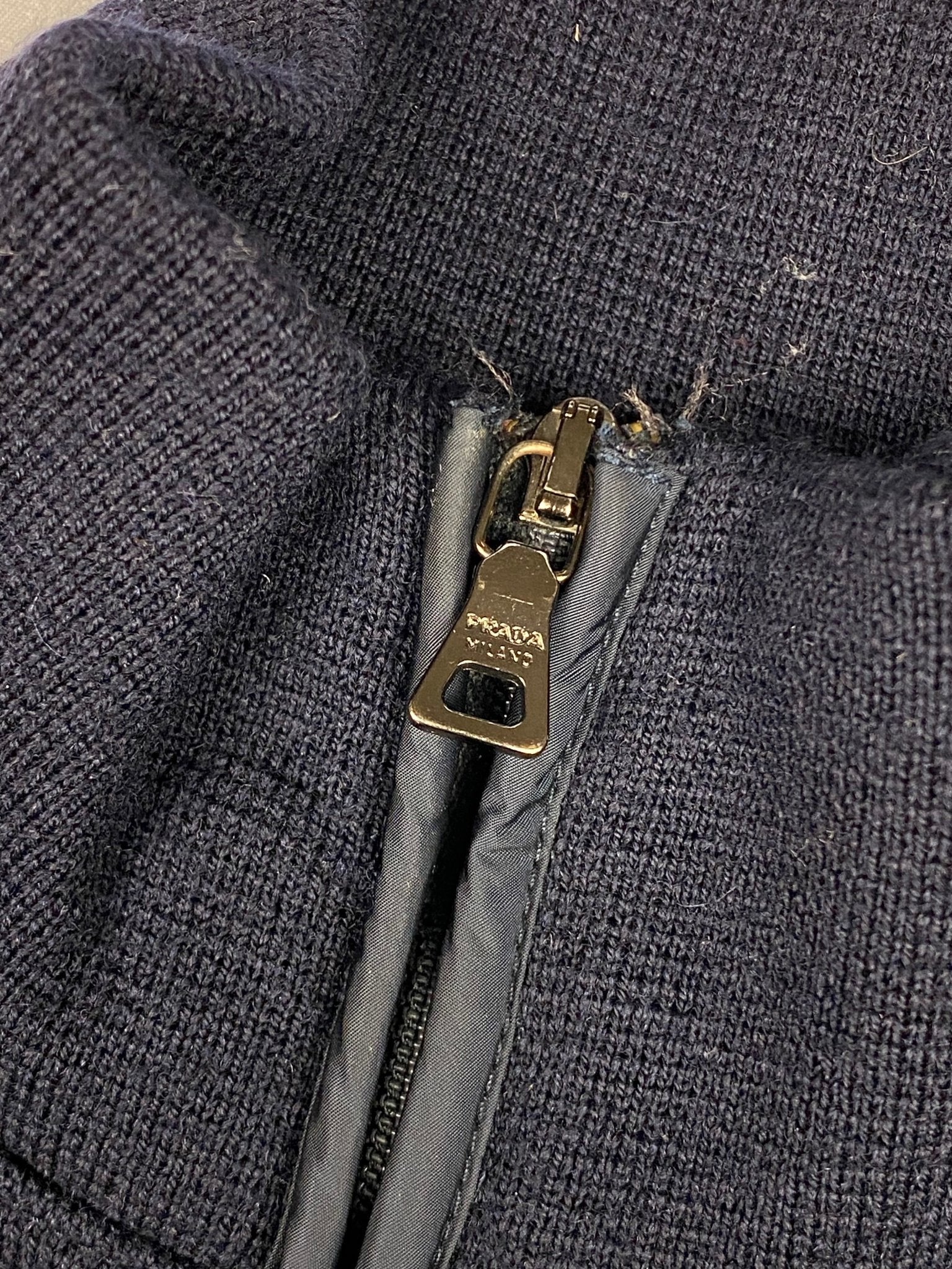 PRADA MILANO F/W 2003 WOOL KNITWEAR HALF - ZIP. (48 / M) - SEVENUES.