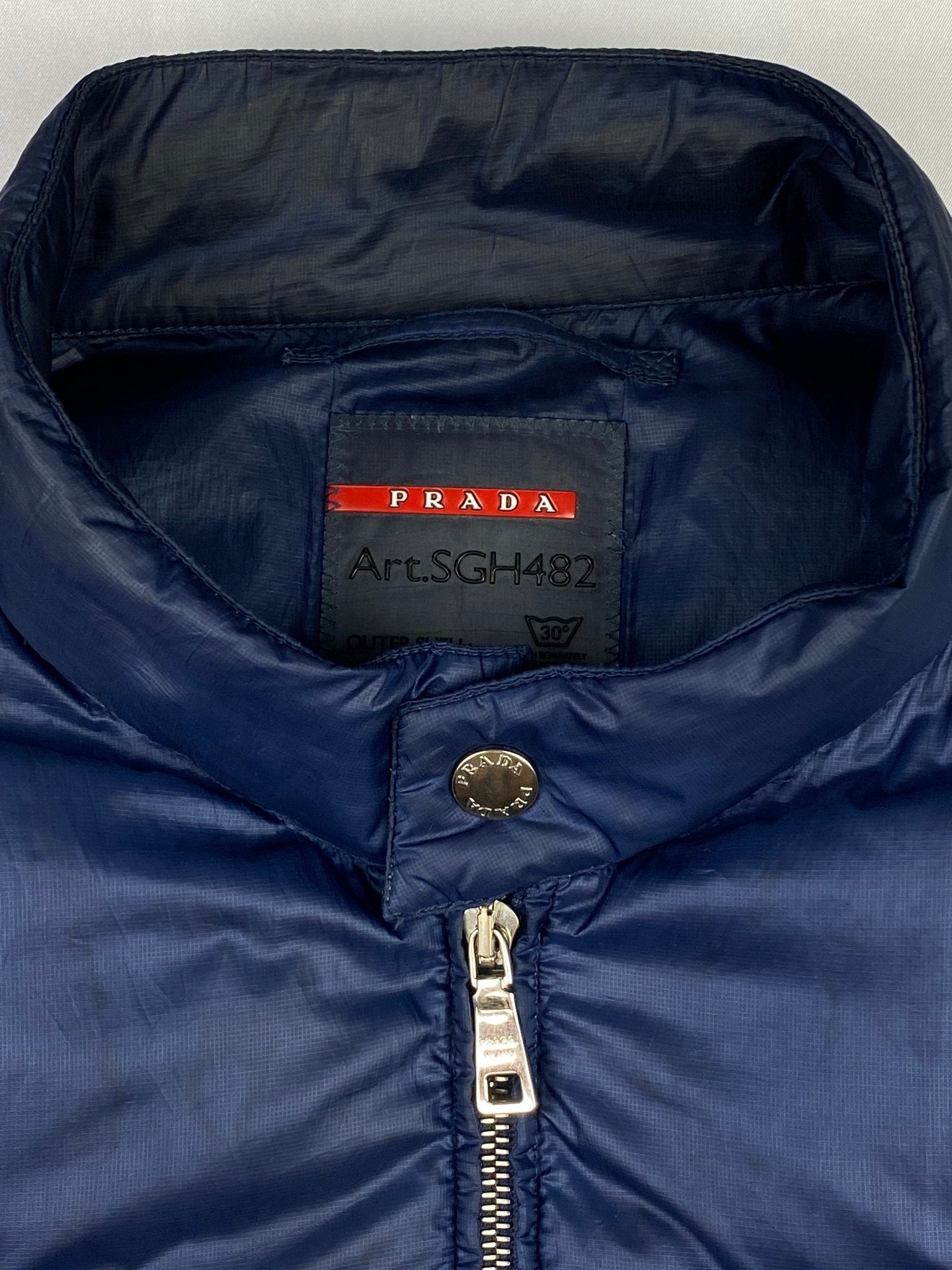 PRADA MILANO F/W 2012 LOGO - PLAQUE DOWN VEST. (50 / M) - SEVENUES.