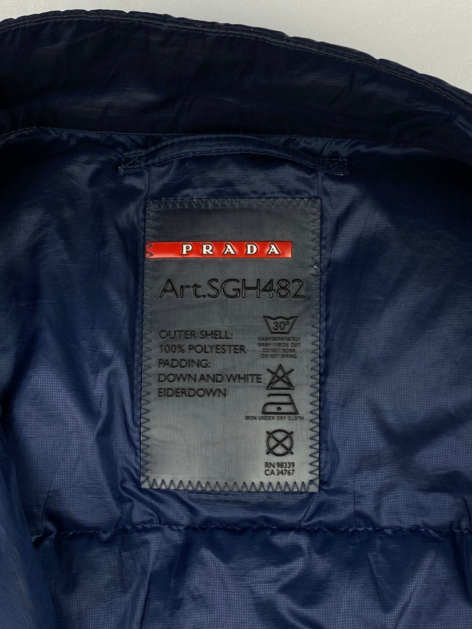 PRADA MILANO F/W 2012 LOGO - PLAQUE DOWN VEST. (50 / M) - SEVENUES.