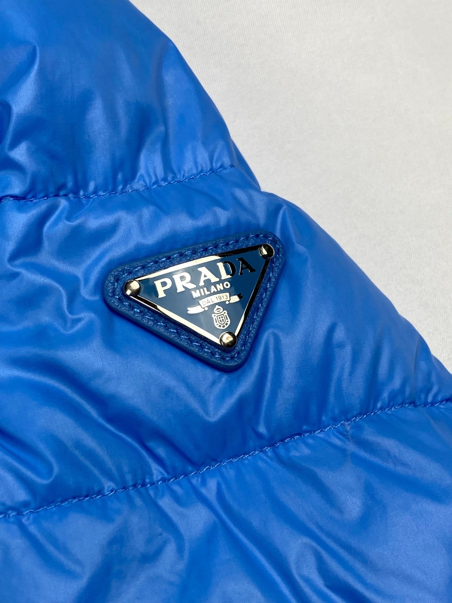 PRADA MILANO F/W 2014 LOGO - PLAQUE DOWN JACKET. (42 / S) - SEVENUES.