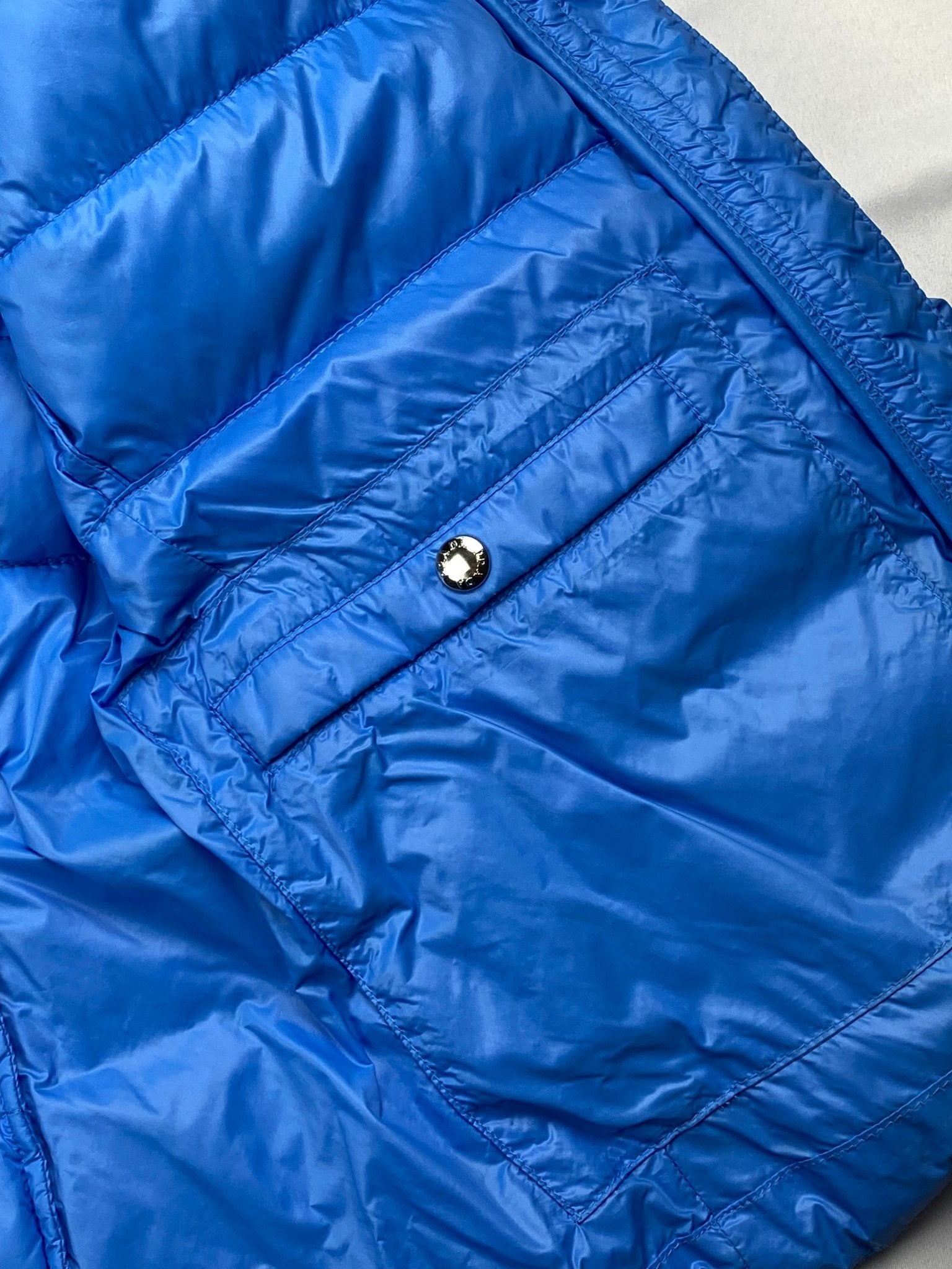 PRADA MILANO F/W 2014 LOGO - PLAQUE DOWN JACKET. (42 / S) - SEVENUES.