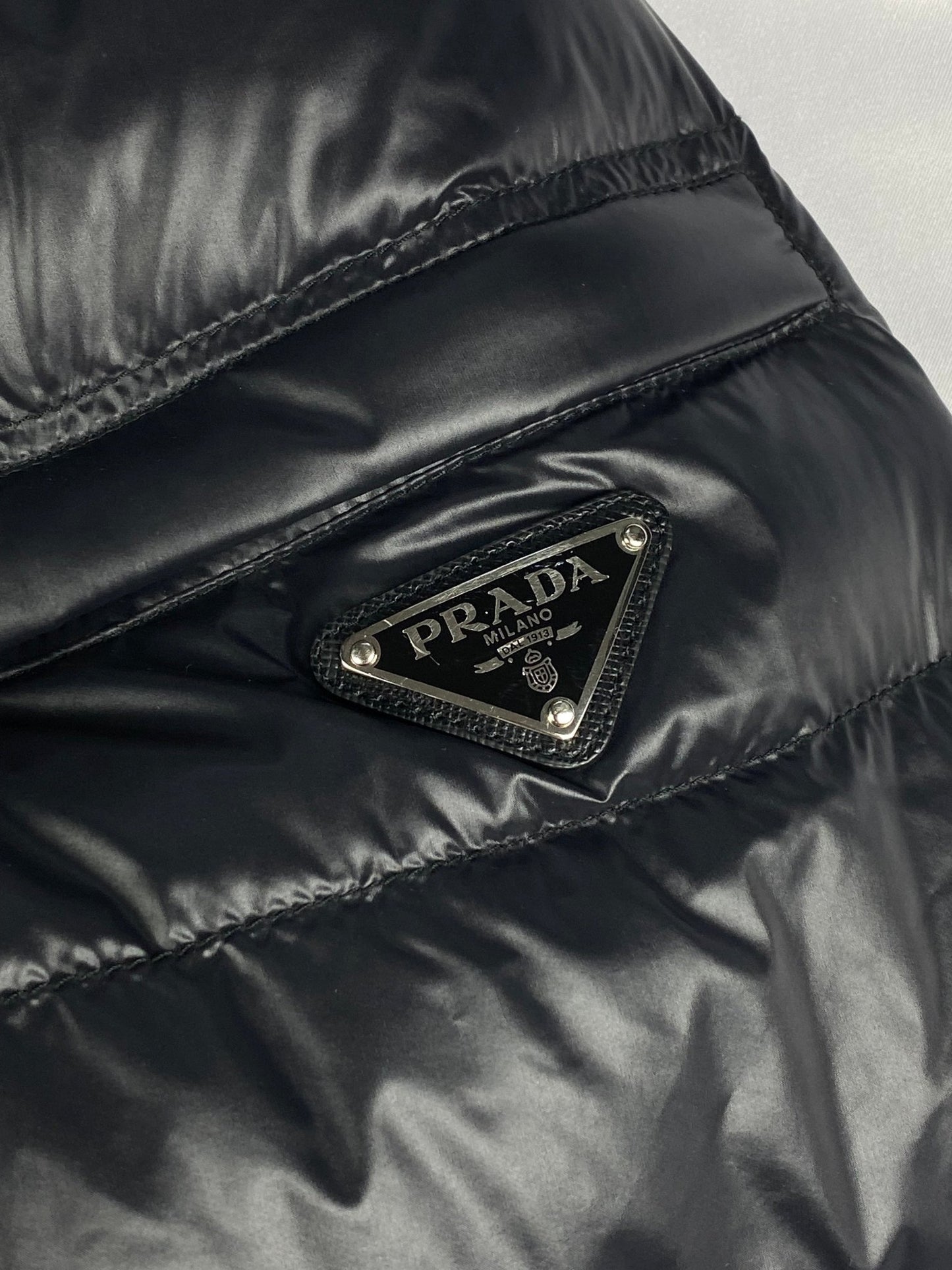 PRADA MILANO F/W 2019 LOGO - PLAQUE DOWN JACKET. (52 / L) - SEVENUES.