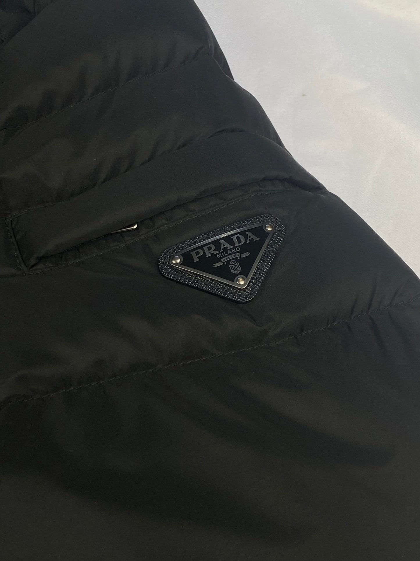 PRADA MILANO F/W 2019 LOGO - PLAQUE DOWN JACKET. (52 / L) - SEVENUES.