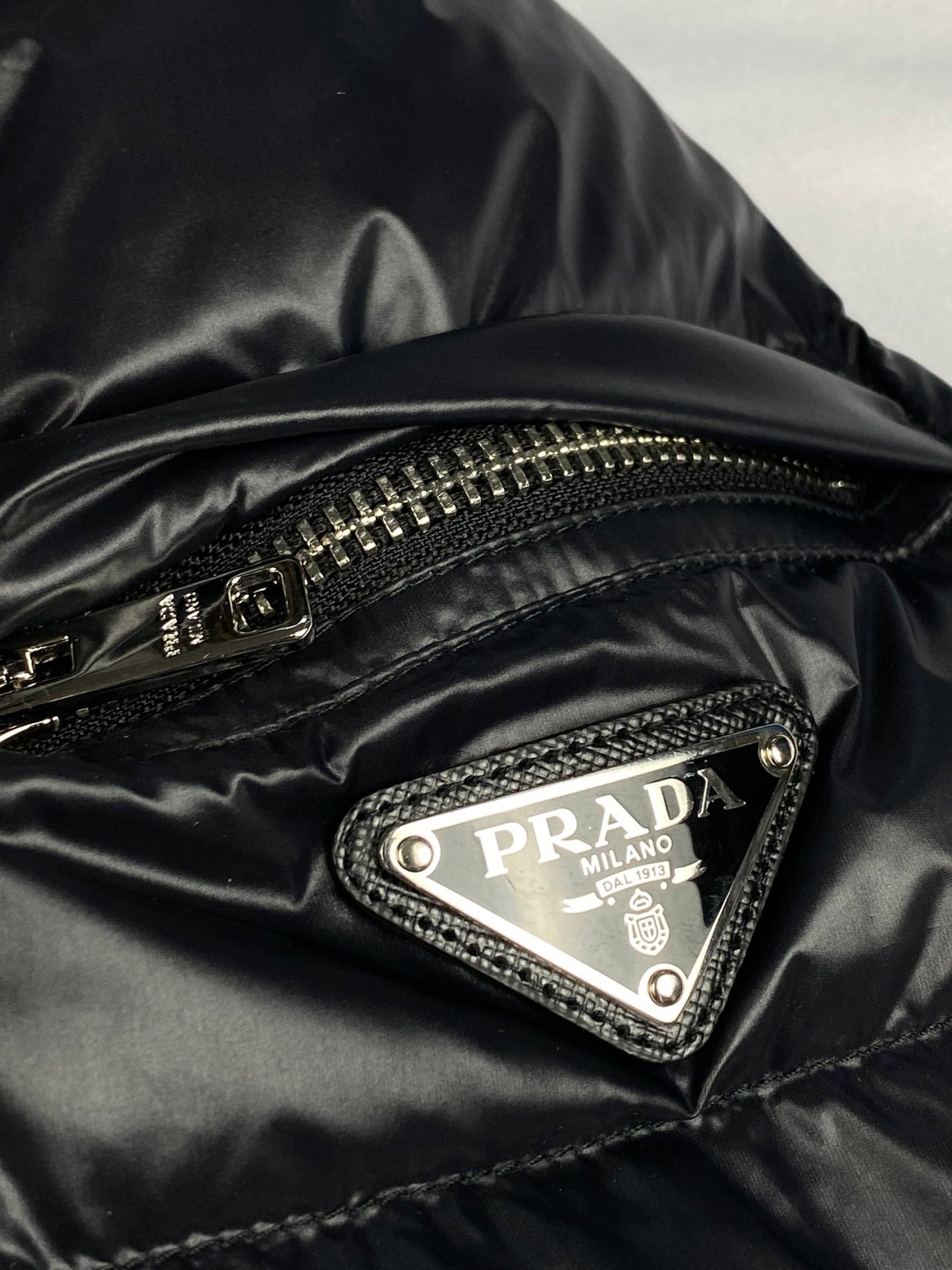 PRADA MILANO F/W 2019 LOGO - PLAQUE DOWN JACKET. (52 / L) - SEVENUES.