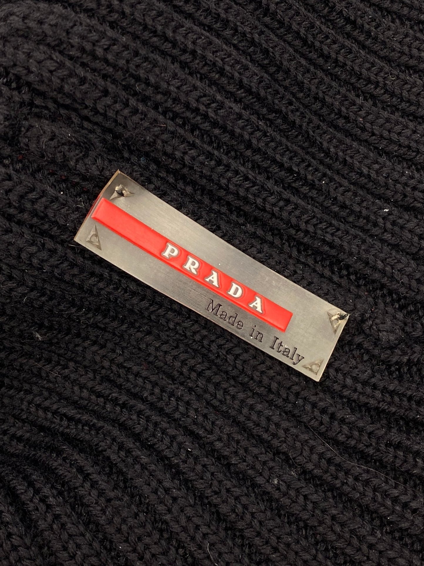 PRADA MILANO LINEA ROSSA F/W 2002 KNITTED WOOL BEANIE. - SEVENUES.