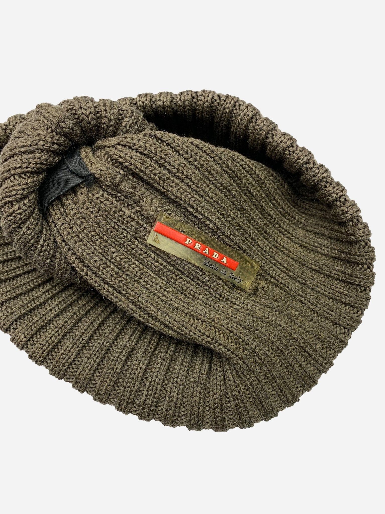 PRADA MILANO LINEA ROSSA RUBBER PATCH BEANIE. - SEVENUES.