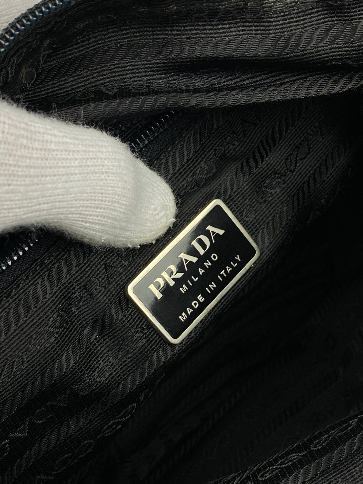 PRADA MILANO NYLON MESSENGER SLINGBAG. - SEVENUES.