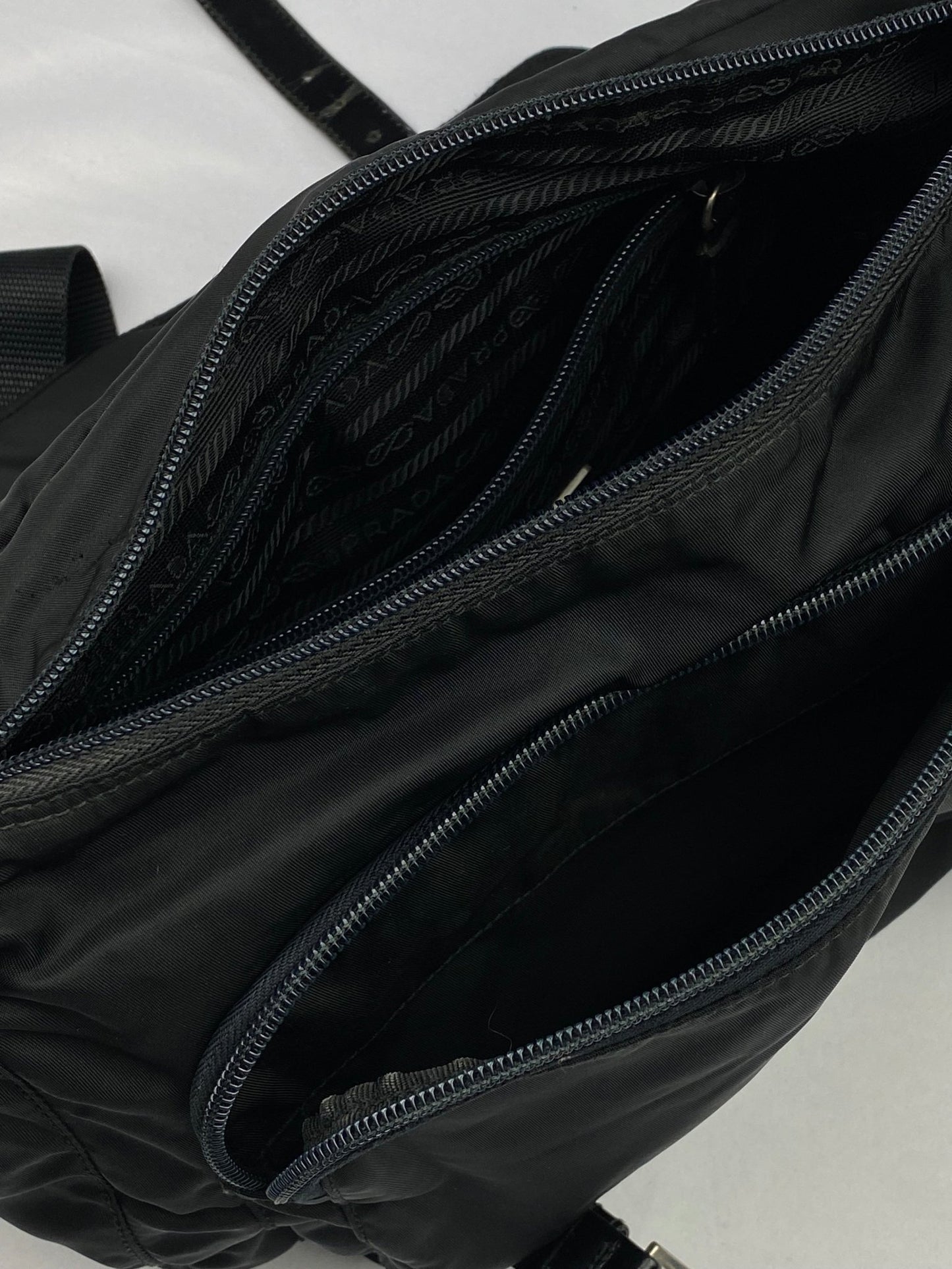 PRADA MILANO NYLON MESSENGER SLINGBAG. - SEVENUES.