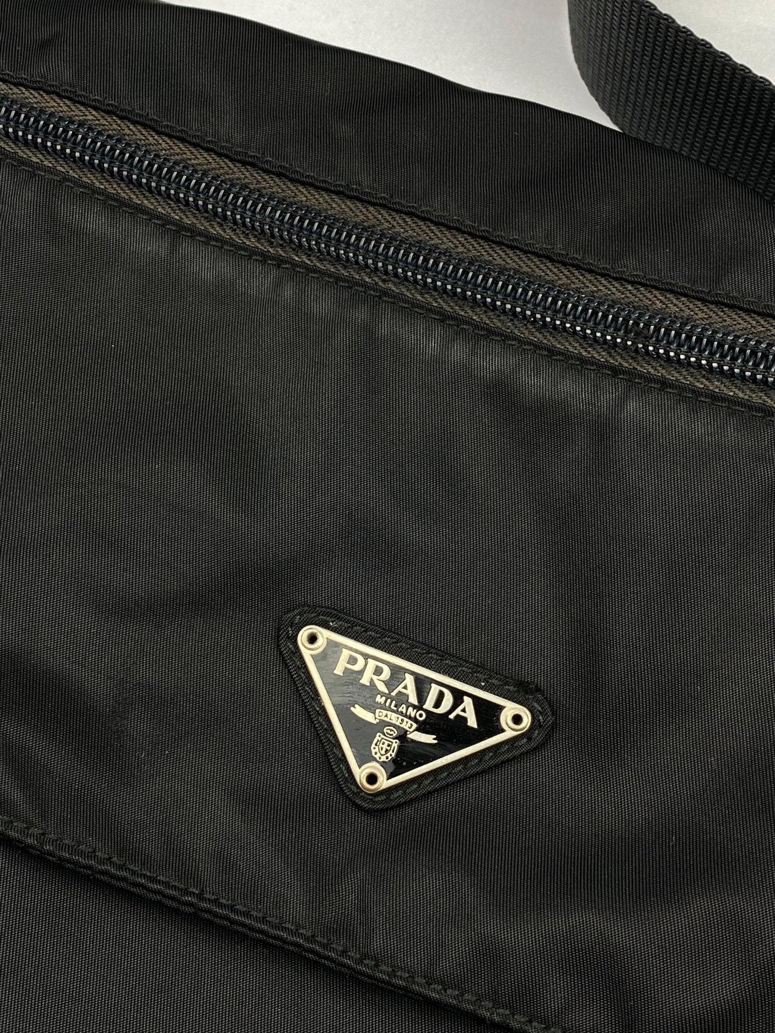 PRADA MILANO NYLON MESSENGER SLINGBAG. - SEVENUES.