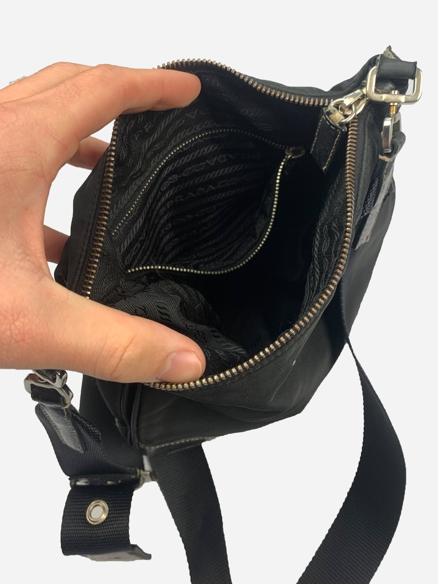 PRADA MILANO NYLON SHOULDER BAG W/ LEATHER DETAILING. - SEVENUES.