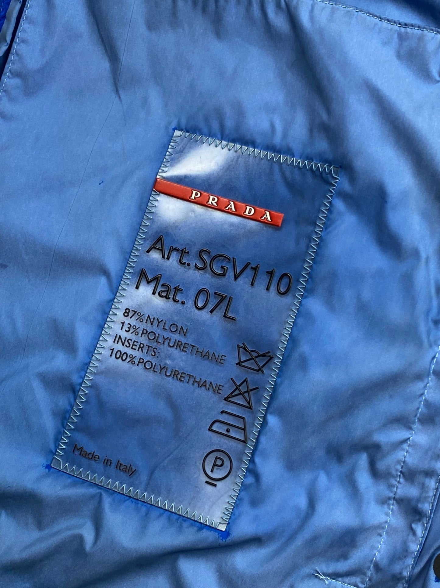 PRADA MILANO S/S 2002 NYLON RAIN JACKET. (50 / M) - SEVENUES.