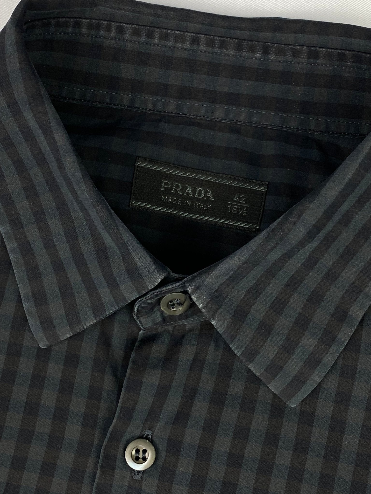 PRADA MILANO S/S 2010 CHECKERED BUTTON - UP SHIRT. (42 / L) - SEVENUES.