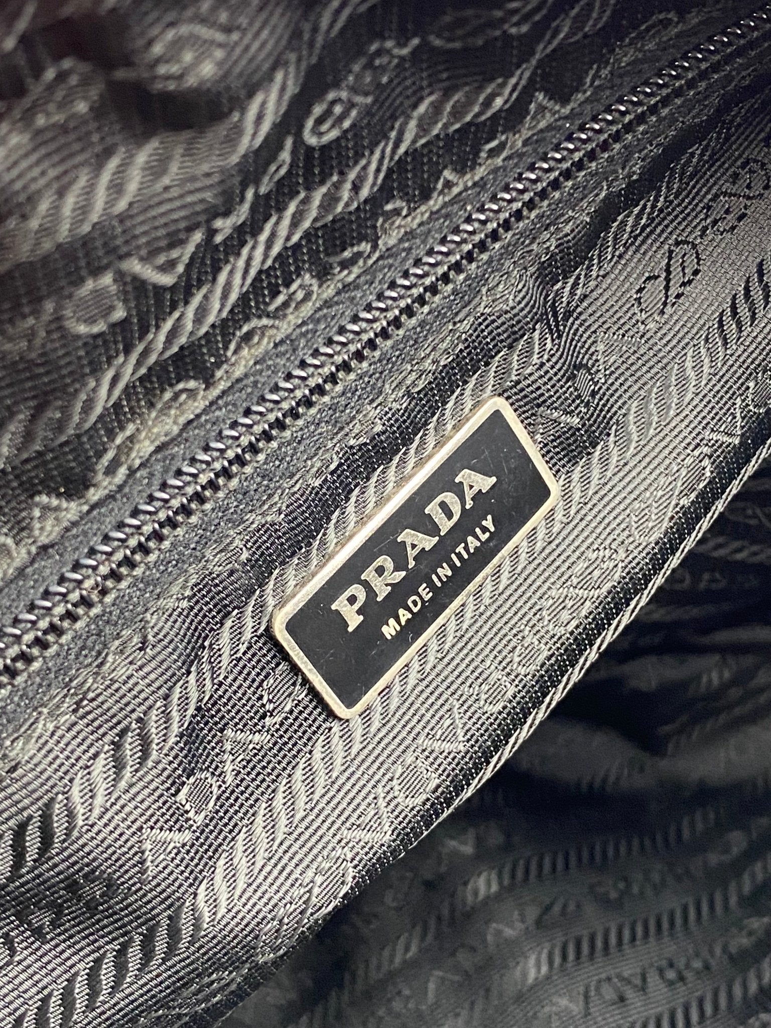 PRADA MILANO TESSUTO NYLON MESSENGER BAG. - SEVENUES.