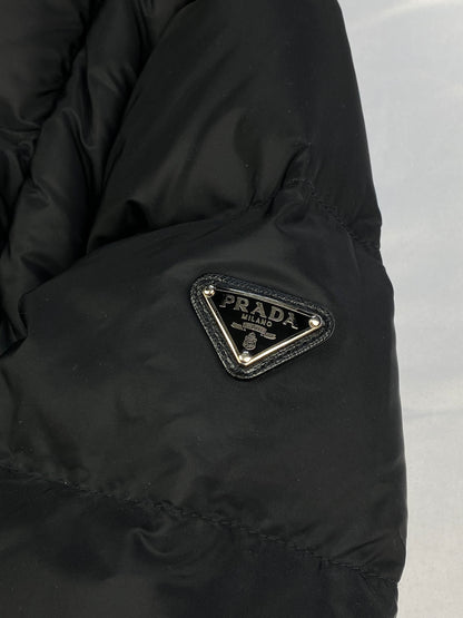 PRADA MILANO F/W 2014 LOGO-PLAQUE DOWN JACKET. (44 / M)