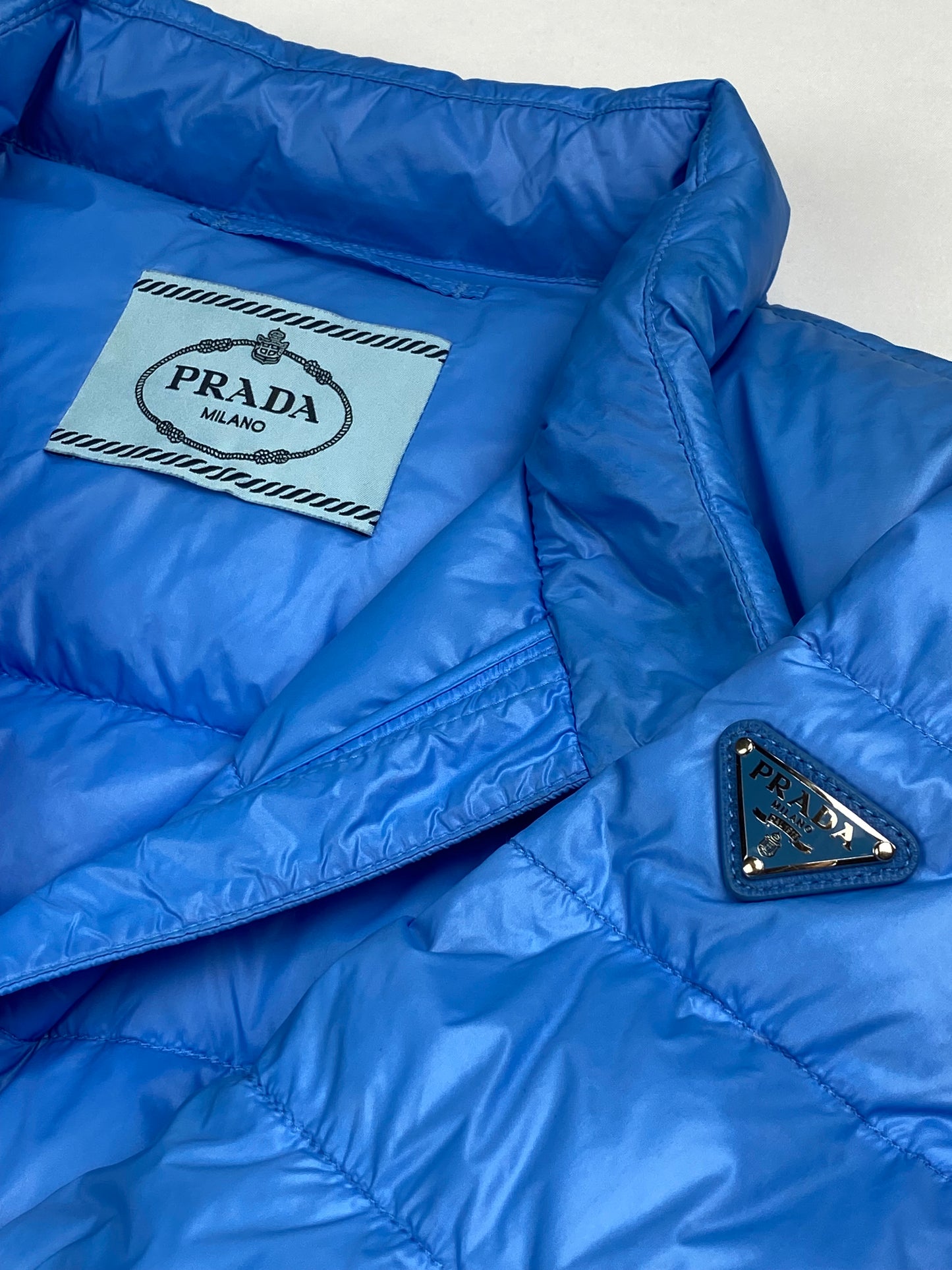 PRADA MILANO F/W 2014 LOGO-PLAQUE DOWN JACKET. (42 / S)