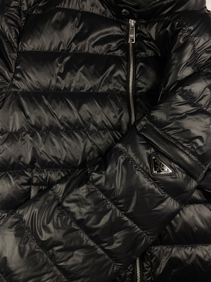 PRADA MILANO F/W 2019 LOGO-PLAQUE DOWN JACKET. (52 / L)